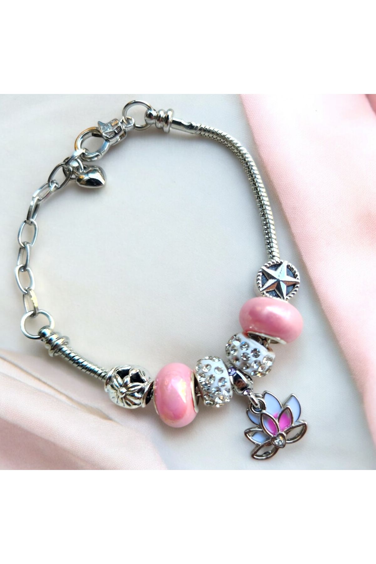 GIHANDMADE Pembe Lotus’un Zarafeti Yılan Charm Bileklik – Ayarlanabilir Lotus Figürlü Kadın Bileklik