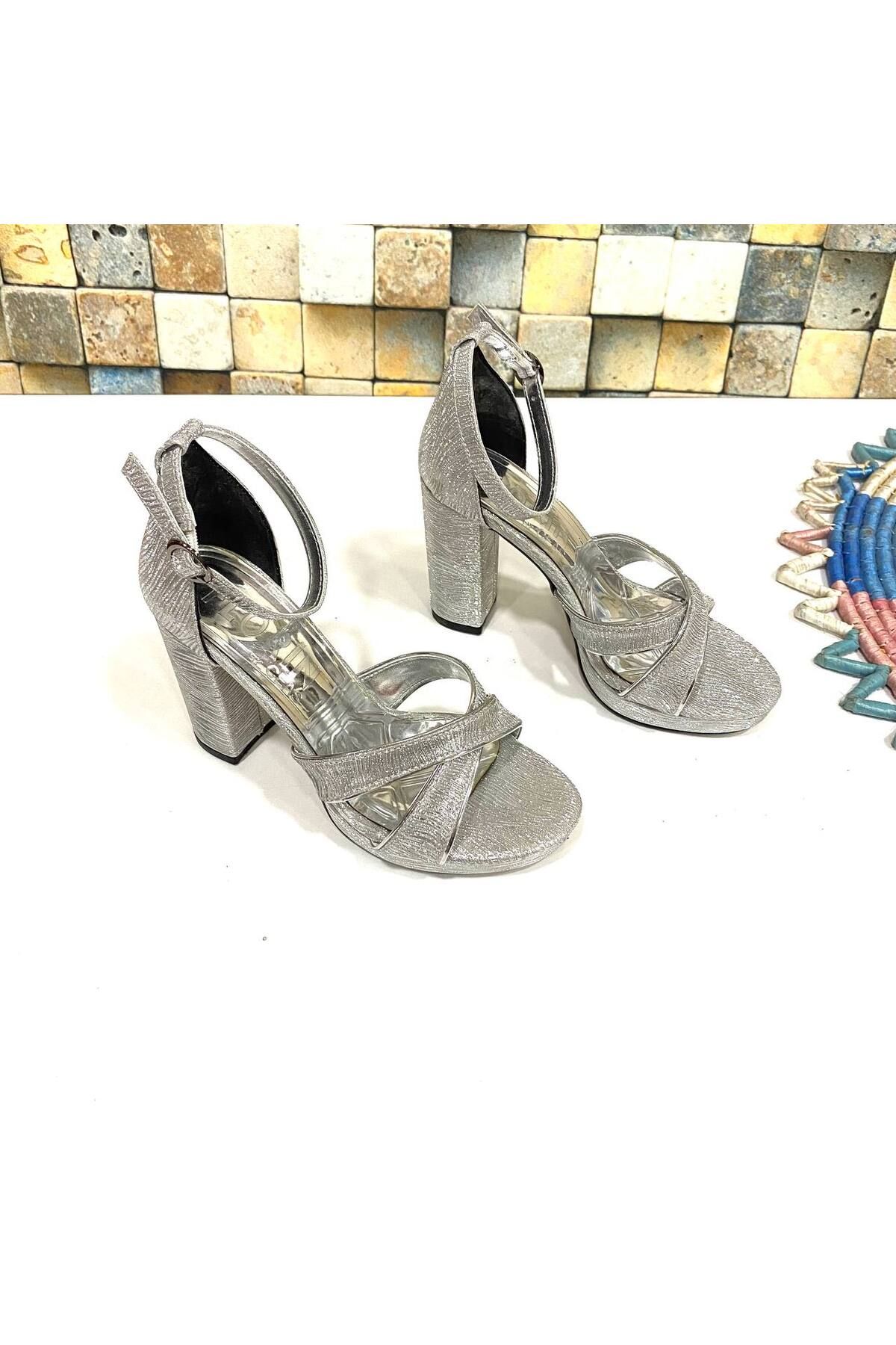 Trendy Moda Yeni Sezon Kadın Şık Rahat Platform 9 cm Gümüş Rengi Topuklu Ayakkabı