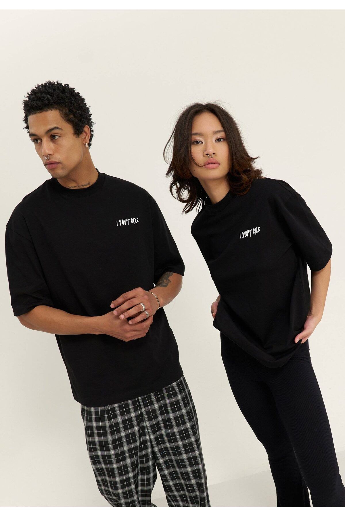 ELNOYA Unisex Pamuklu Siyah Oversize "Müze Isimleri" Baskılı Bisiklet Yaka Rahat T-shirt