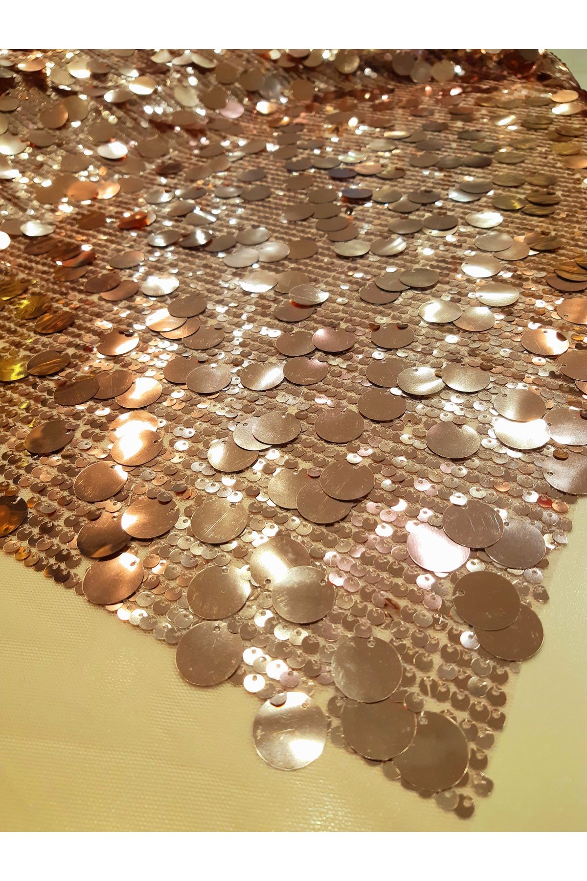 Safir Kumaş Eteklik Elbiselik İrili Ufaklı Para Pul Payet 1.5 Metre