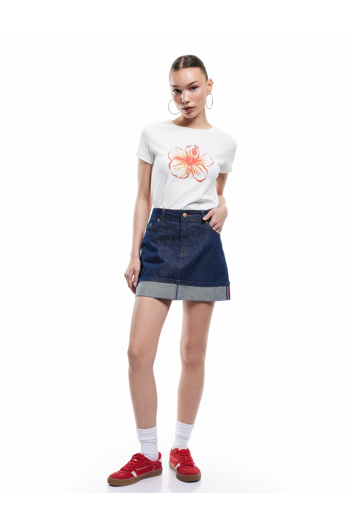 Koton Yeni Sezon Pamuklu Katlı Cepli Düğmeli Rahat Kalıp Çizgili Denim Mini Etek