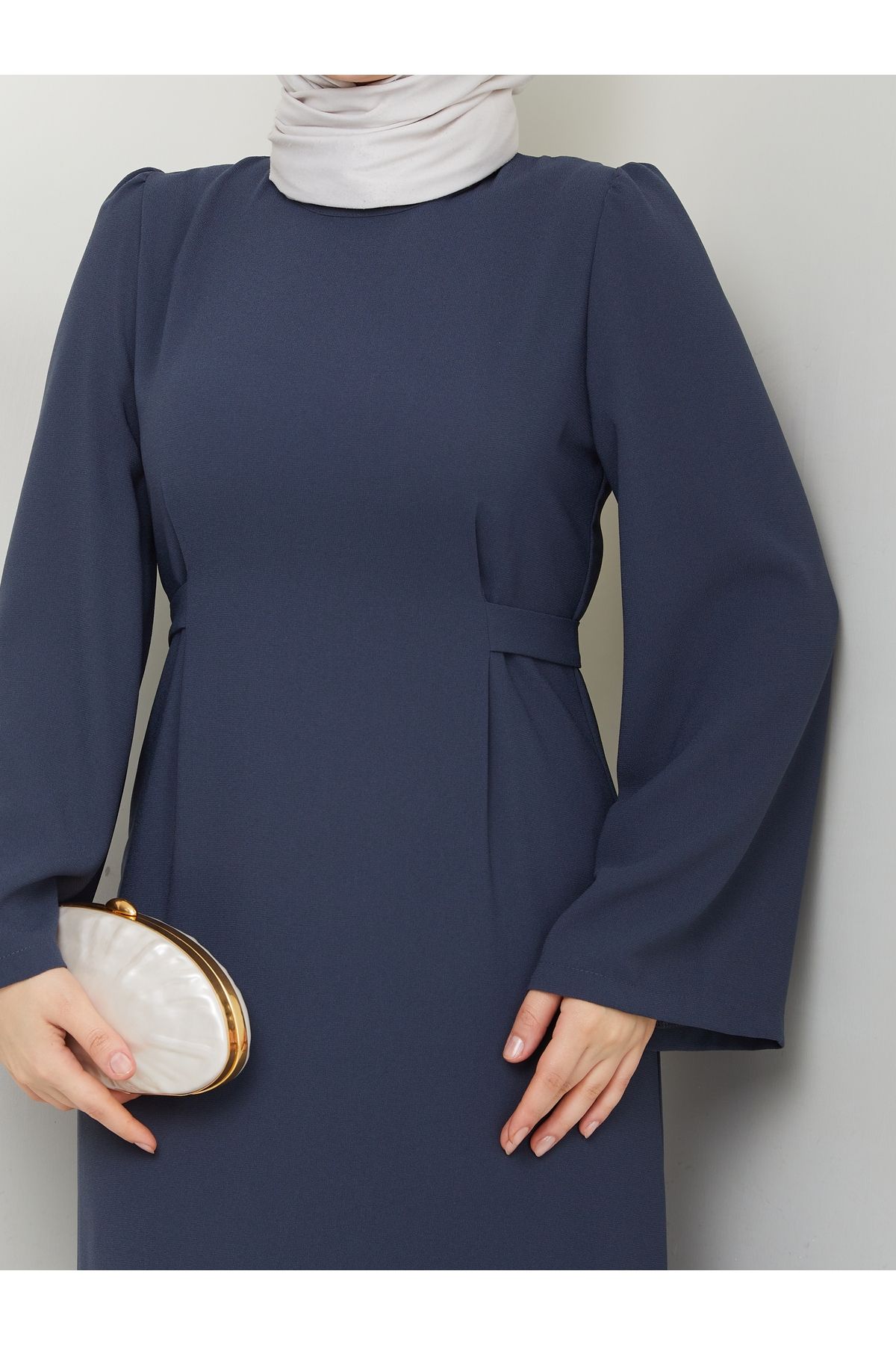 SERRA MODA tesettür krep kendinden kuşaklı kolu geniş elbise
