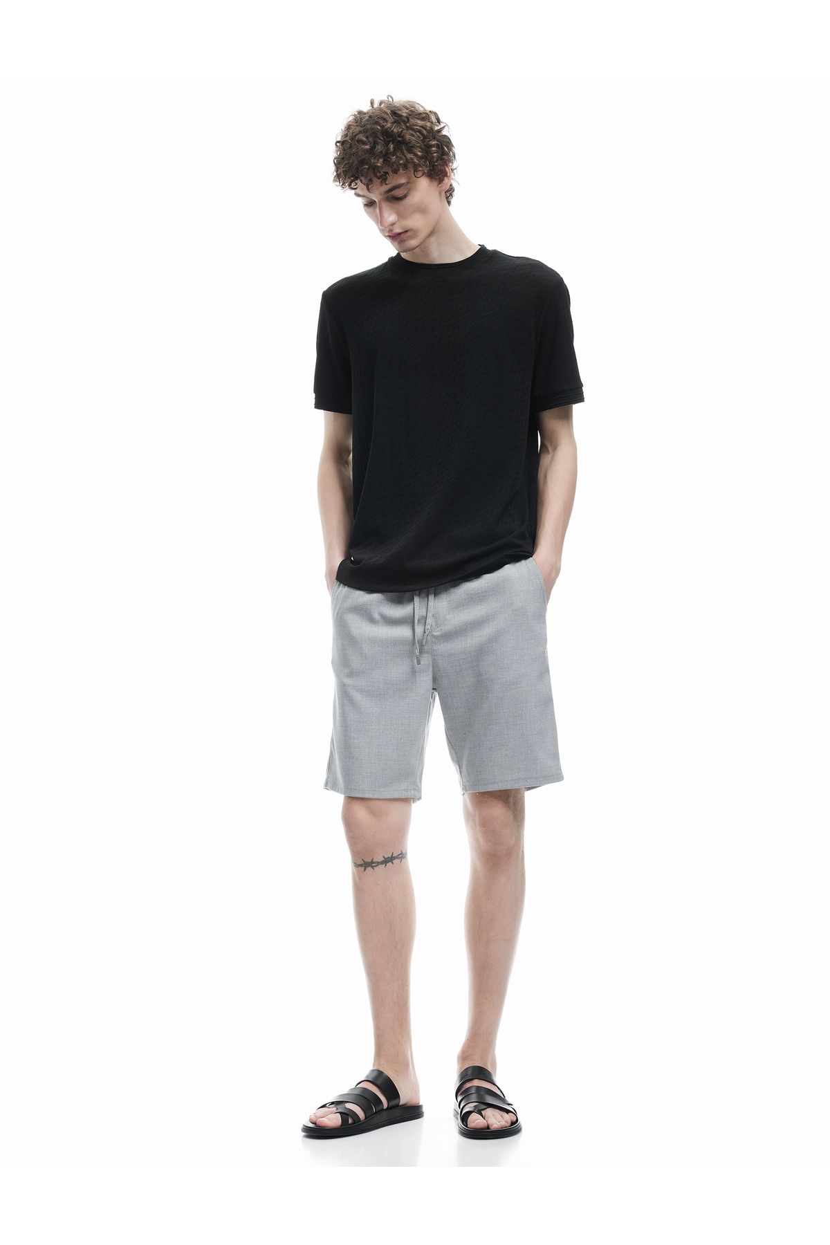 Koton Yeni Sezon Viskon Karışımlı Cep Detaylı Bermuda Slim Fit Beli Bağcıklı Şort