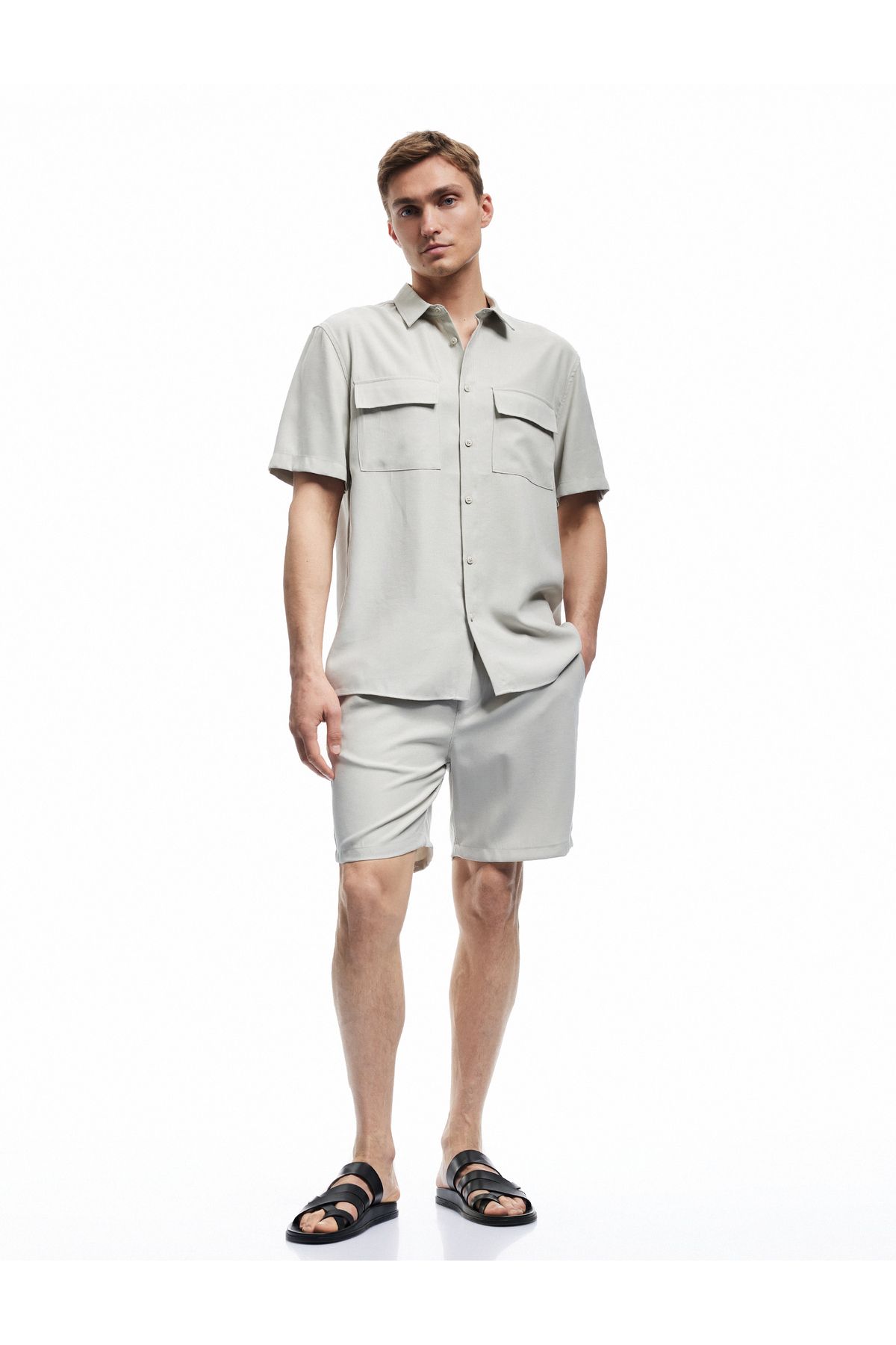 Koton Yeni Sezon Viskon Cep Detaylı Rayon Beli Bağcıklı Bermuda Chino Şort