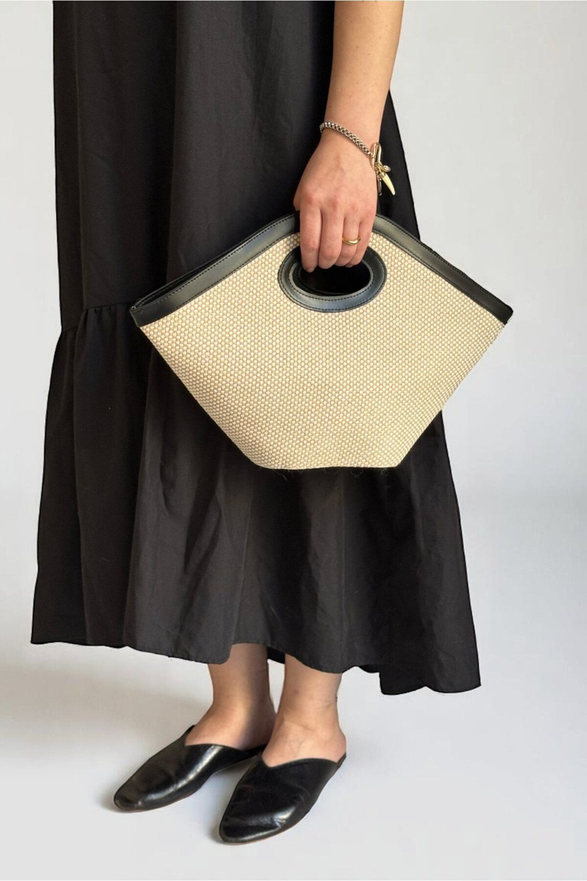 Yuka Atelier Sandra Kanvas Çapraz Askılı El Çantası