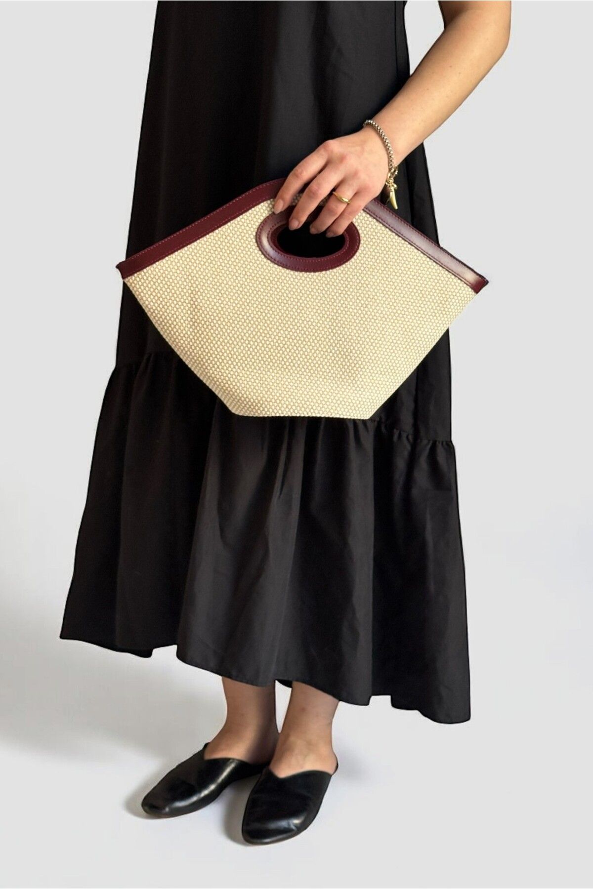 Yuka Atelier Sandra Kanvas Çapraz Askılı El Çantası