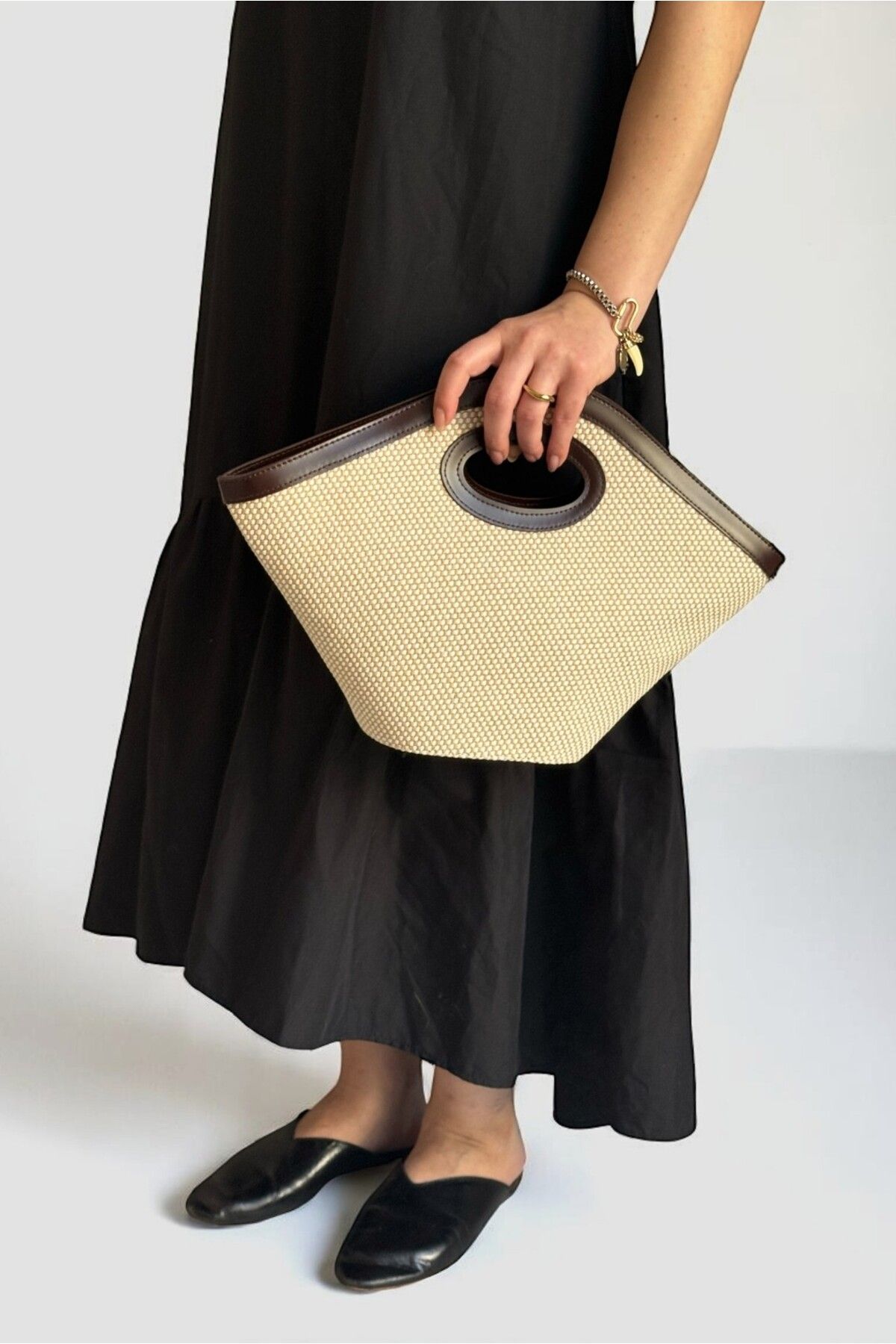 Yuka Atelier Sandra Kanvas Çapraz Askılı El Çantası