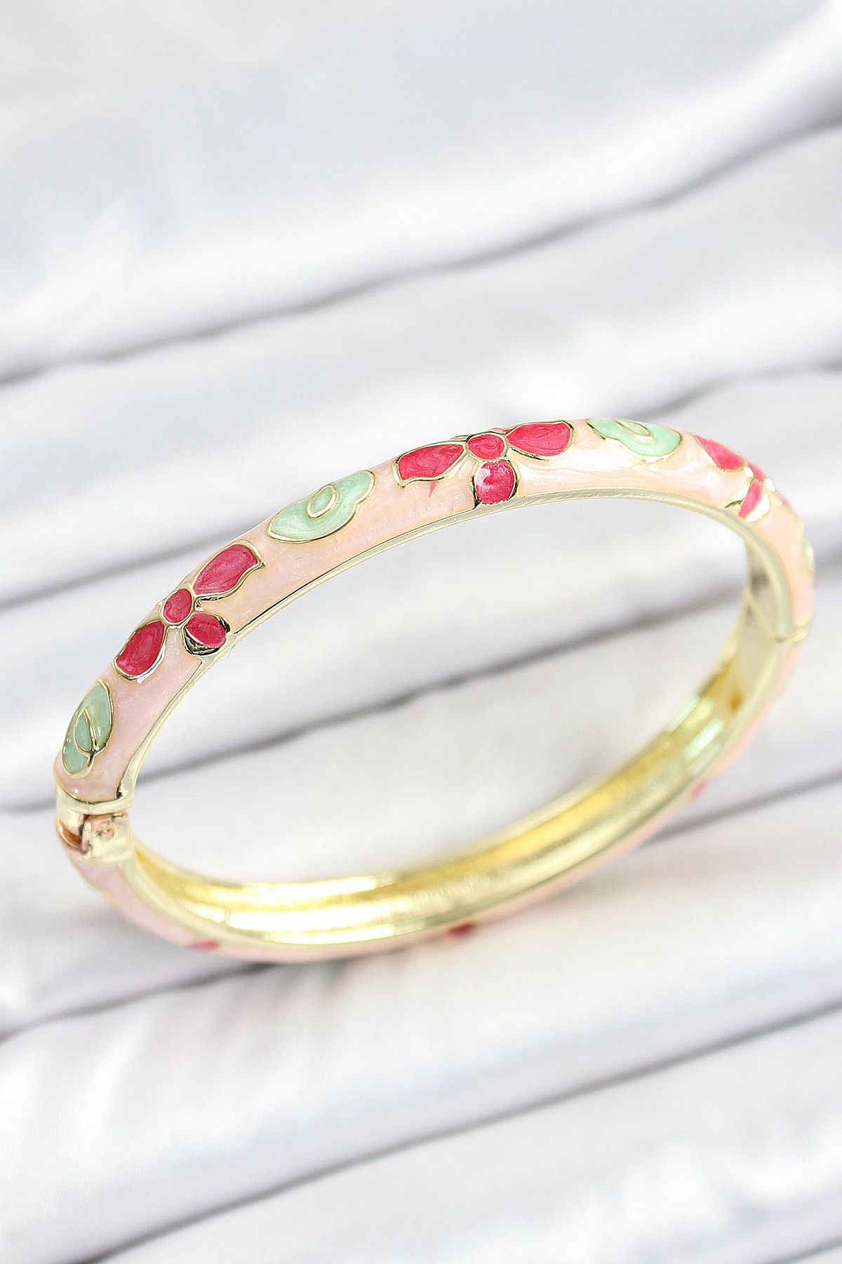 Toptan Bulurum Mineli Pirinç Beyaz Pembe Yeşil Çiçek Desenli Gold Renk Kadın Kelepçe