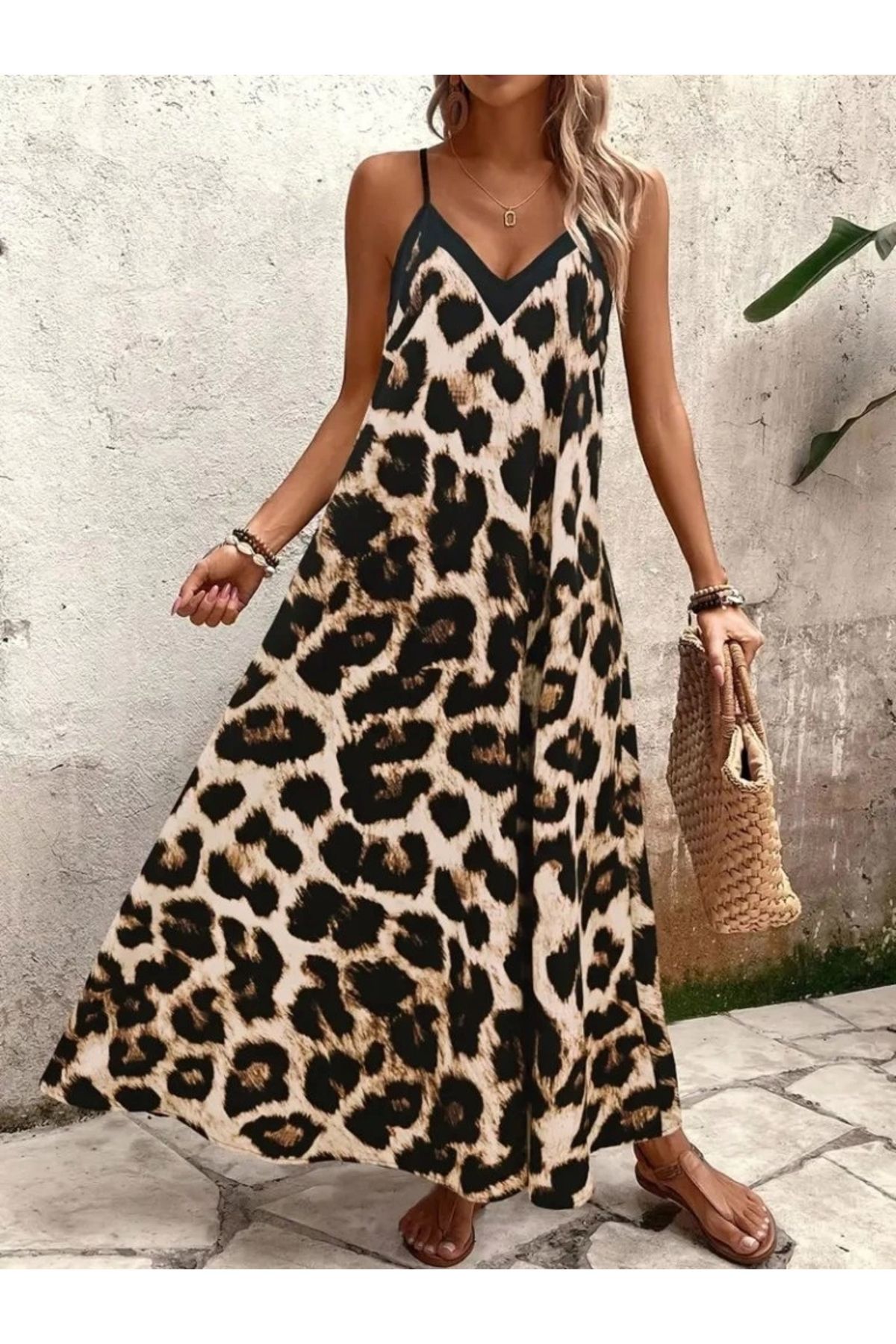 Butik Kadın Ip Askılı Geniş V Yakalı Leopar Desenli Süprem Elbise