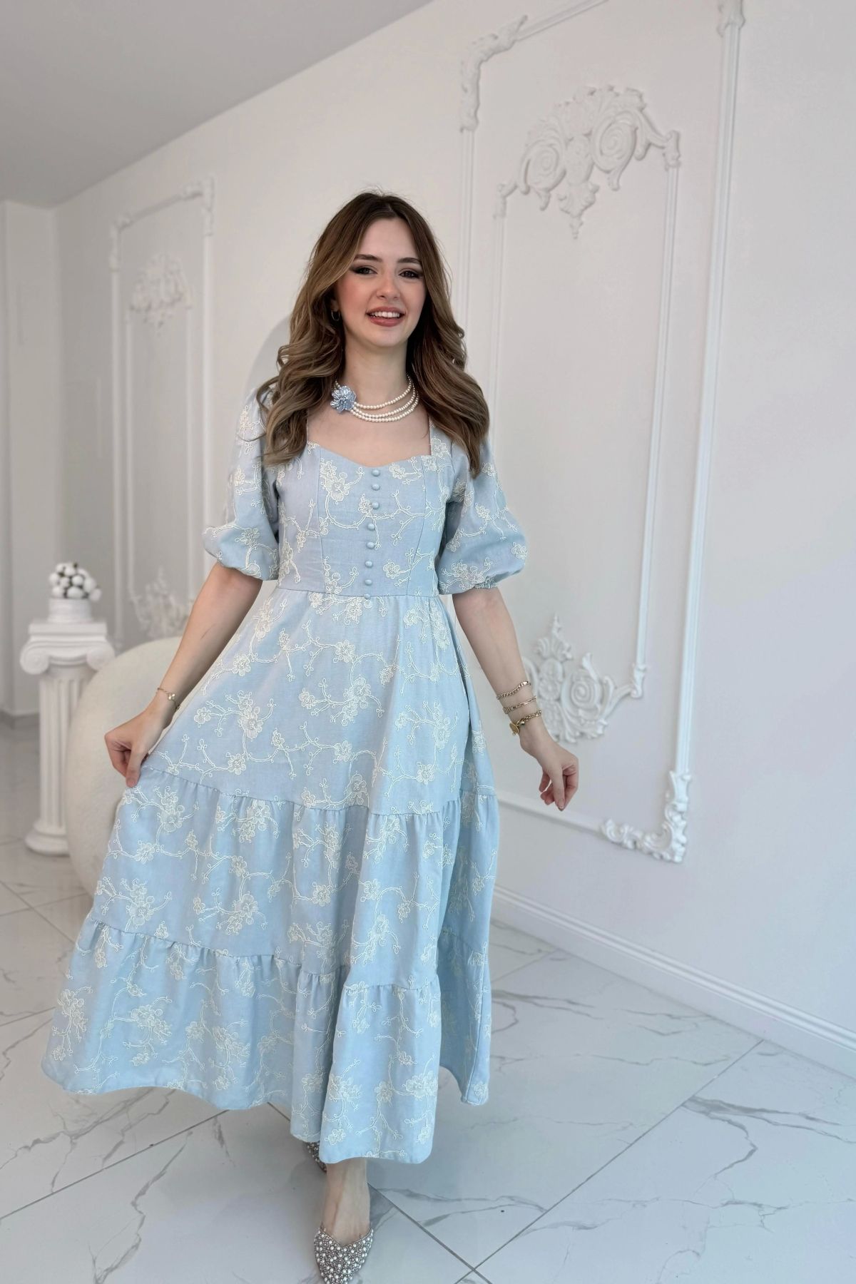 HELİS BUTİK Bebe Mavi Süs Düğmeli Balon Kollu Brode Keten Elbise