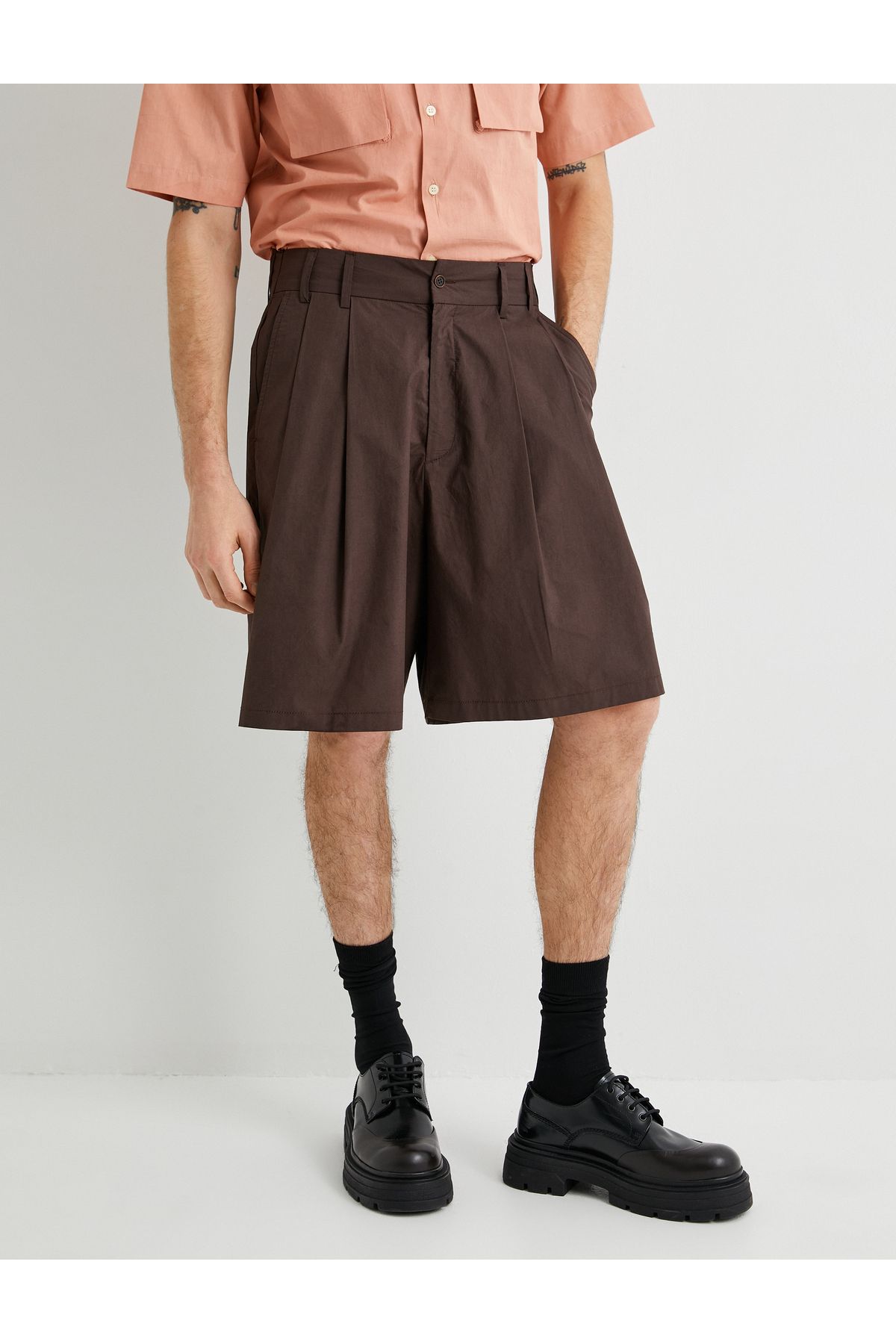 Koton-Νέας σεζόν υφασμάτινο σορτς Oversize πλισέ Chino με λεπτομέρεια τσέπης με κουμπί 3