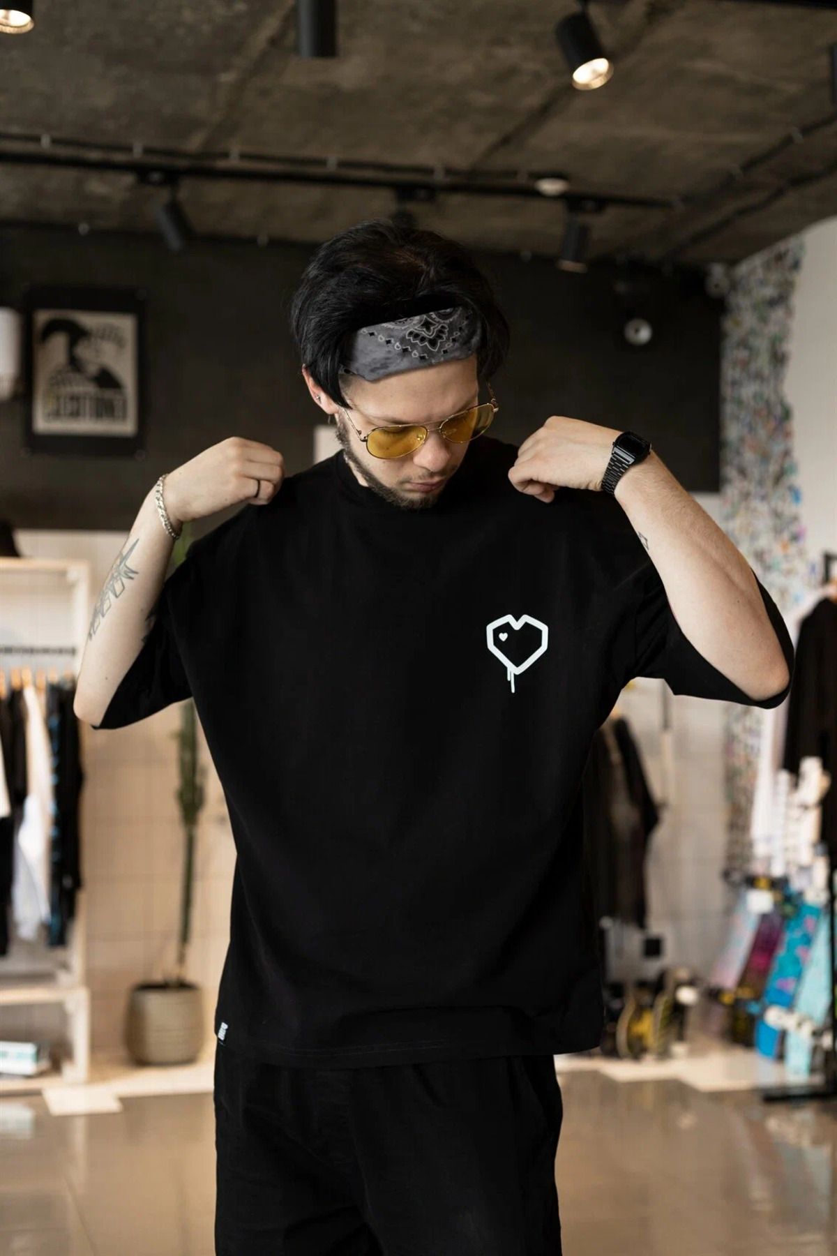 ELNOYA Unisex Pamuklu Siyah Oversize "kalp" Baskılı Bisiklet Yaka Minimalist Rahat T-shirt