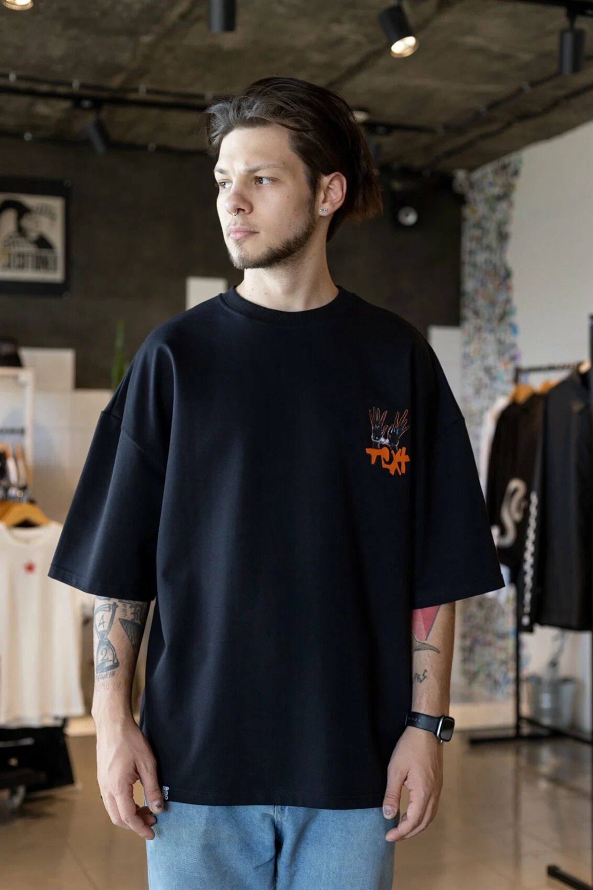 ELNOYA Unisex Pamuklu Siyah Oversize "Kelepçeli El" Baskılı Bisiklet Yaka Rahat T-shirt