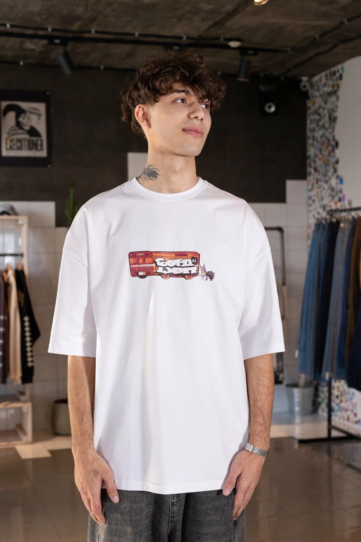 ELNOYA Unisex Pamuklu Beyaz Oversize "Otobüs" Baskılı Bisiklet Yaka Rahat T-shirt