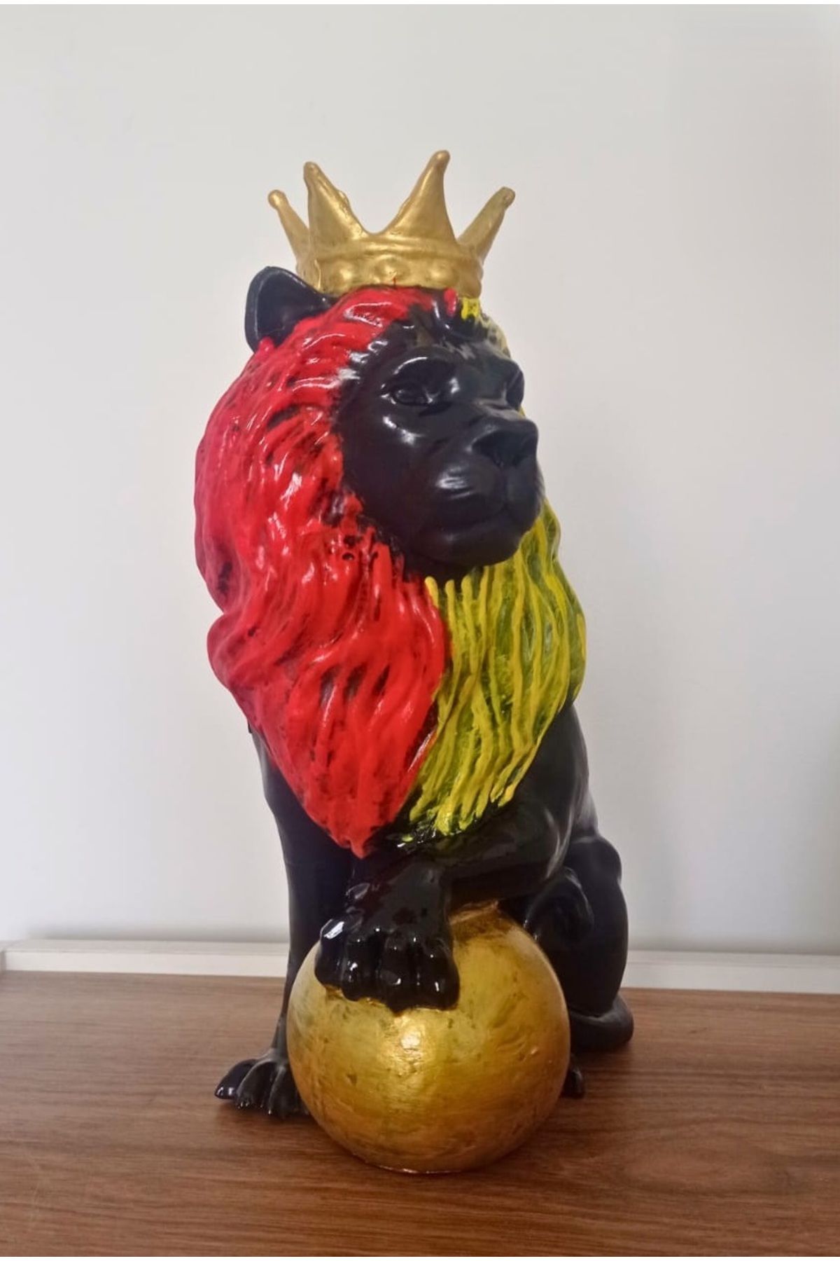 Yaratıcı sanatlar atölyesi Sarı-Kırmızı Galatasaray Renklerinde Yeleli El Yapımı Aslan Heykel Biblo 30 CM