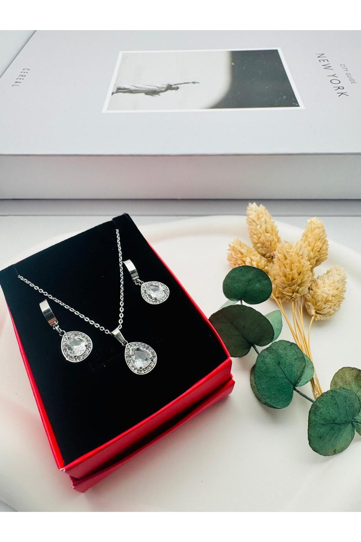 nerede bulurum Çelik Kolye ve Küpe (Gümüş) 0106334-1