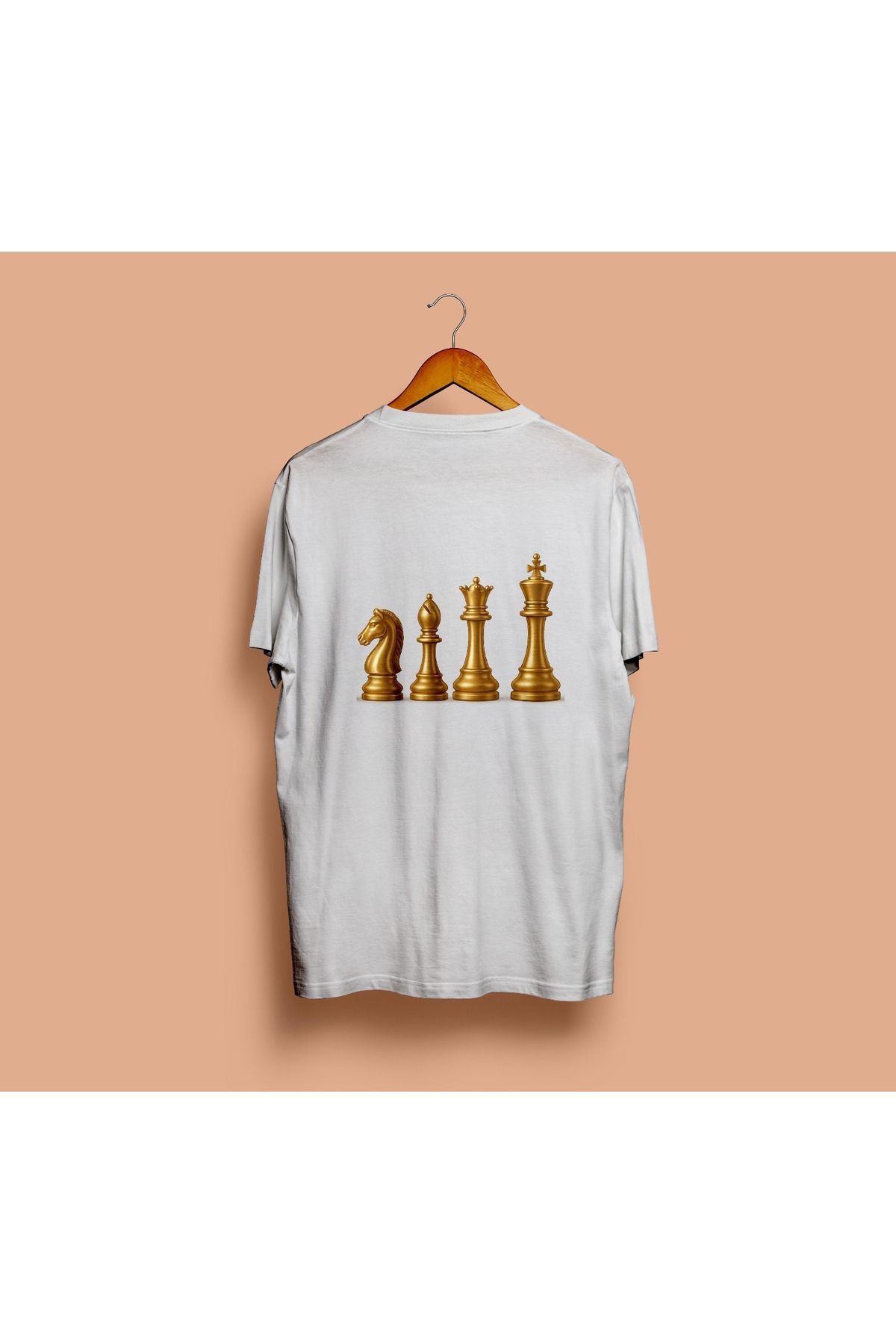 MODA KISA KOLLU REGULAR KALIP SIRT BASKI SATRANÇ TAŞLARI DESENLİ T-SHIRT
