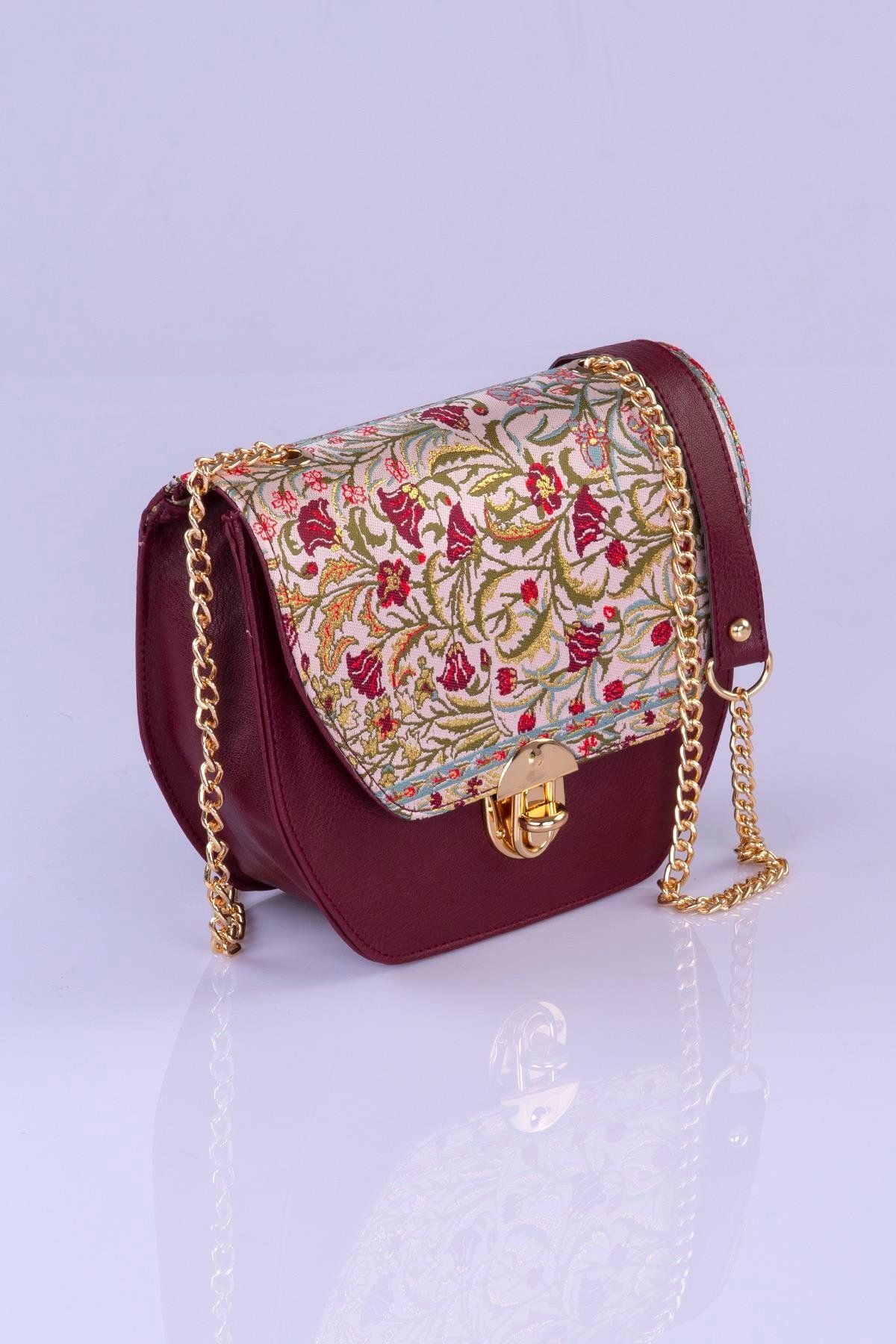MODA Renkli Etnik Kilim Desenli Kadın Omuz Çantası – Bohem Tarz, Zincir Askılı, Kilit Kapak