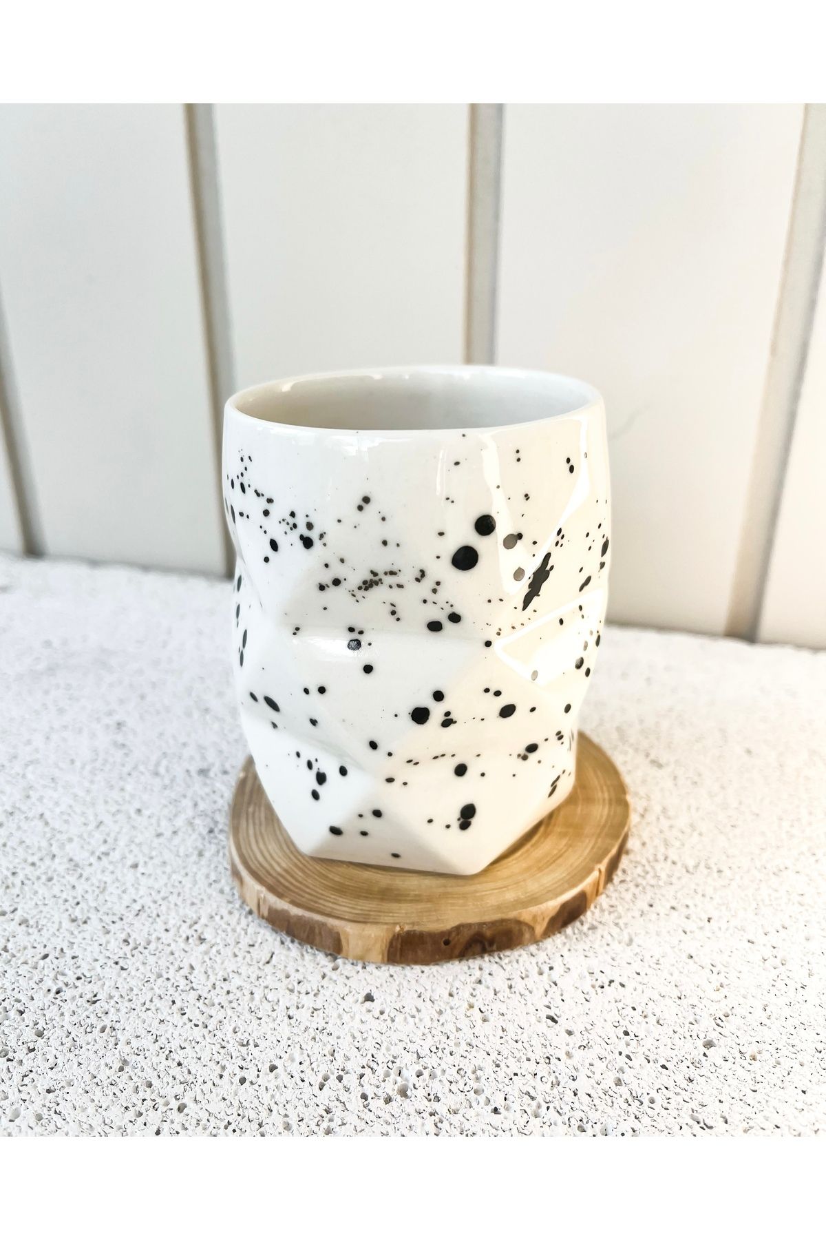 Atölye Nana El Yapımı Stoneware Siyah Beyaz Lekeli Kristal Görünümlü Kulpsuz Kahve Fincanı