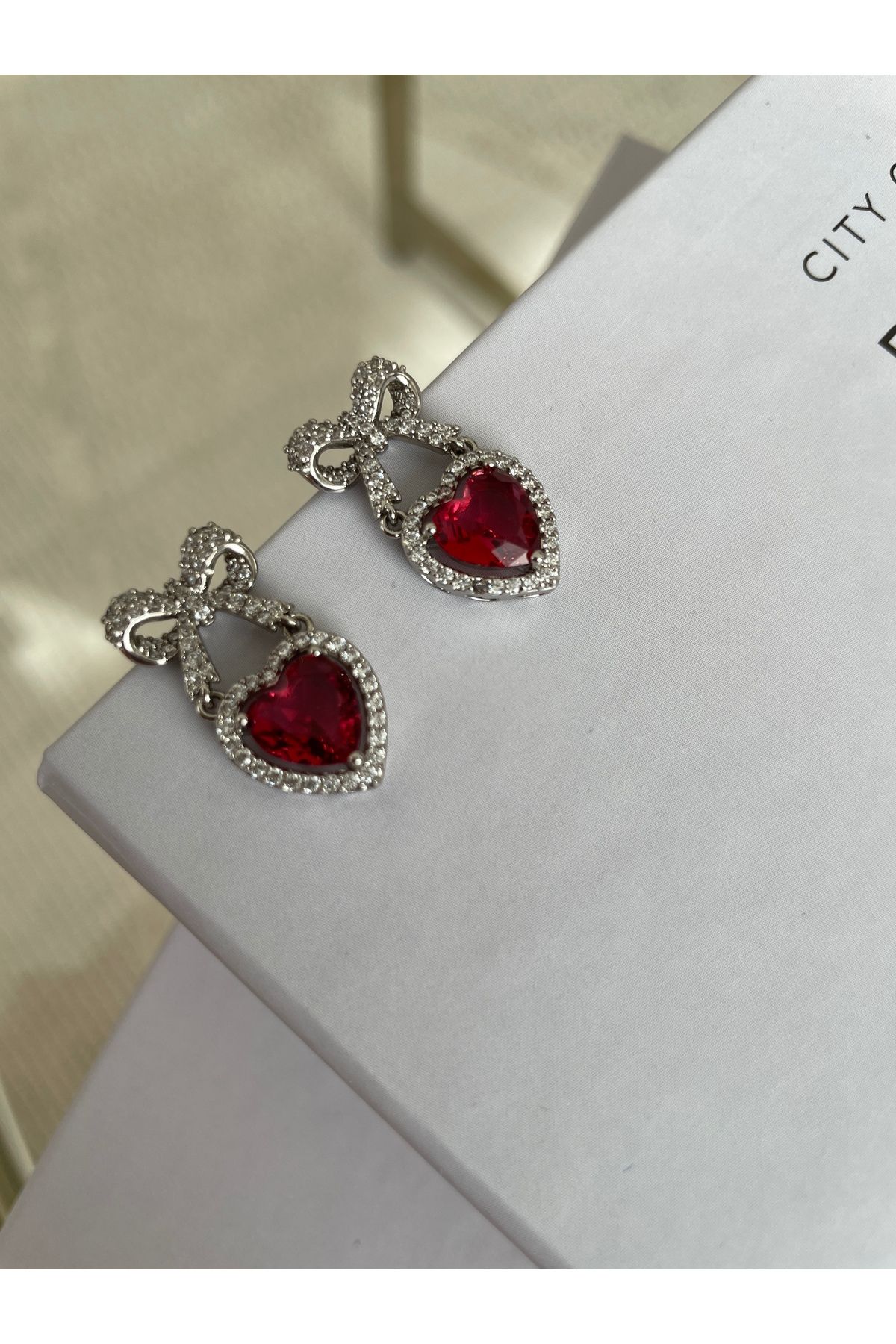 JEWELRY Kalp Detaylı Bordo Zarif Küpe
