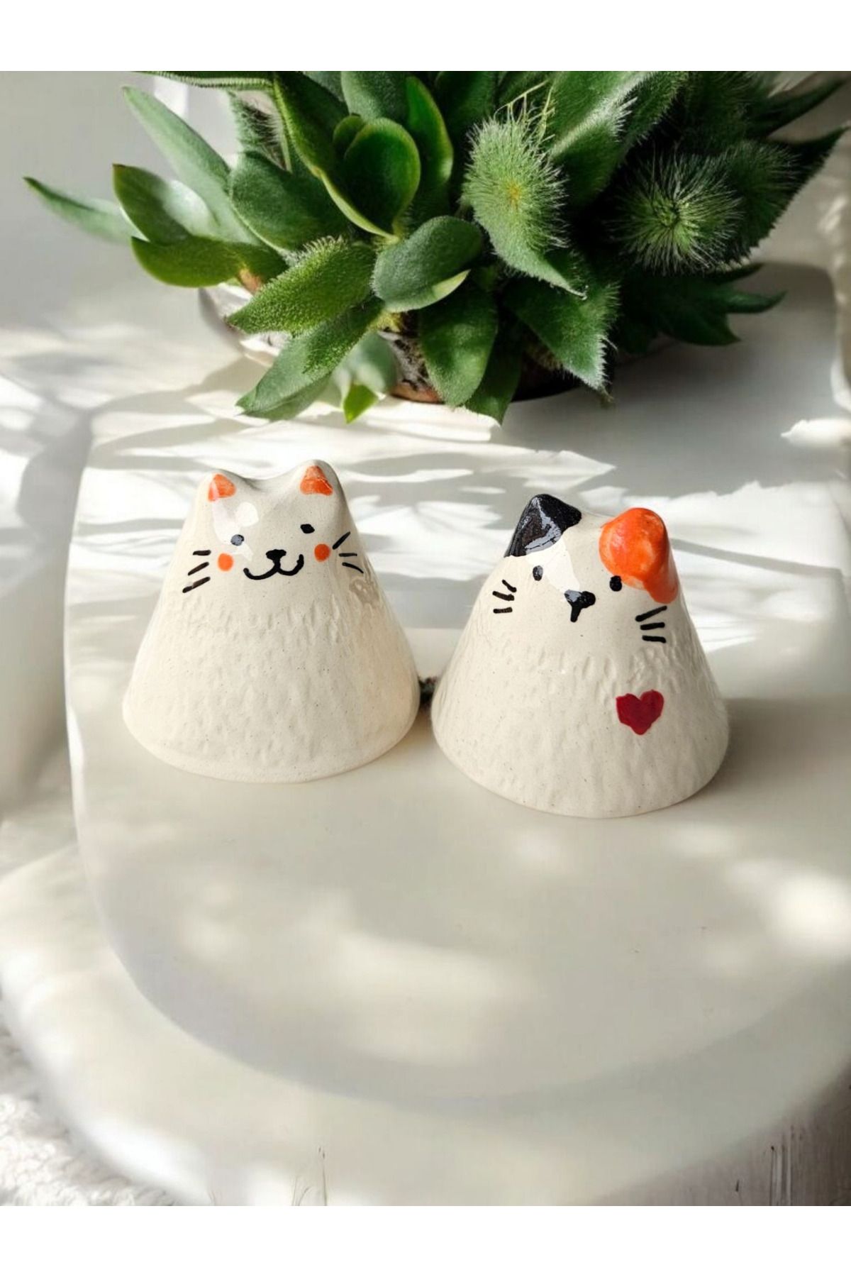 Soli Seramik El Yapımı Seramik Kedi Biblo Seti – Sevimli ve Dekoratif Minik Heykelcik (2'li Set)