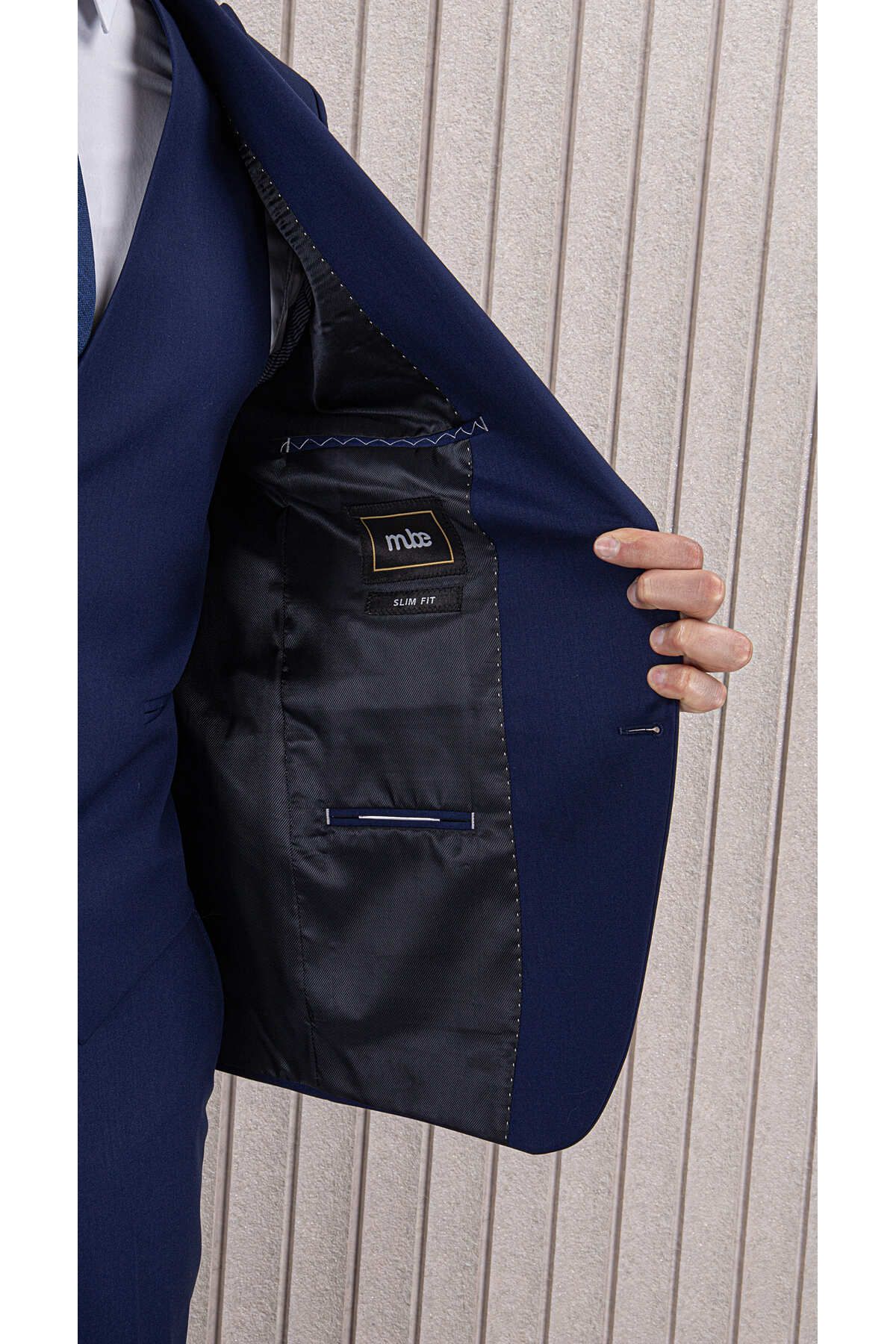 MUBE Erkek Likralı Slim Fit Sivri Yaka Yelekli Takım Elbise