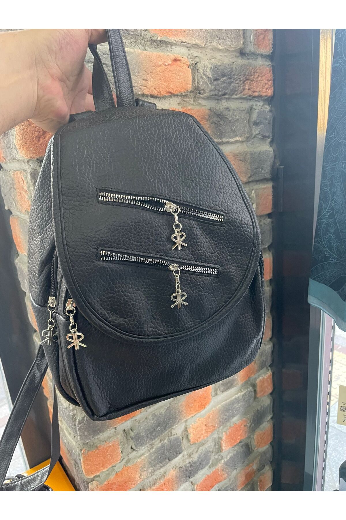 BLACK Sırt