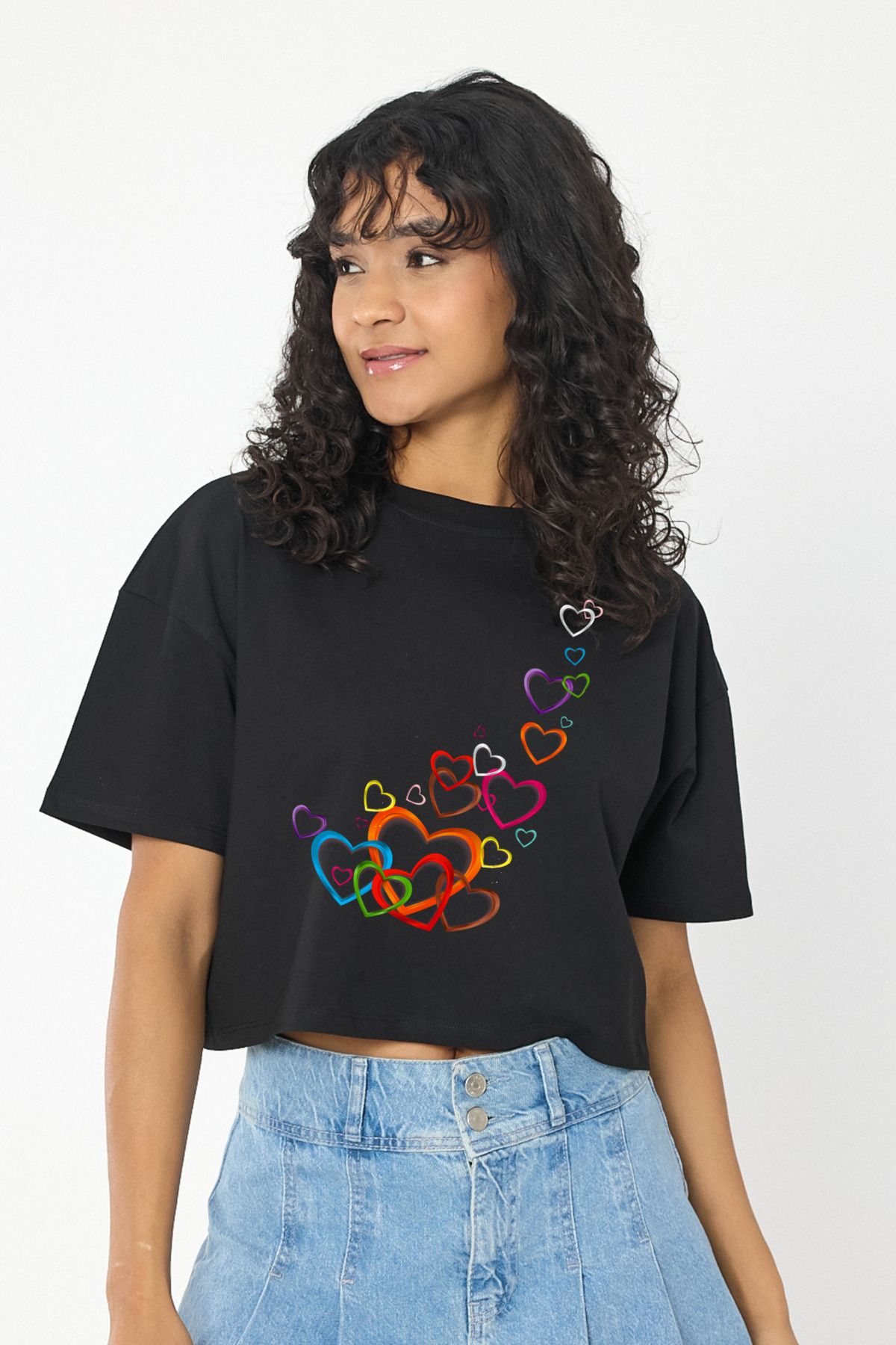 Windy Island Kadın Bisiklet Yaka Renkli Kalpler Baskılı Crop T-shirt