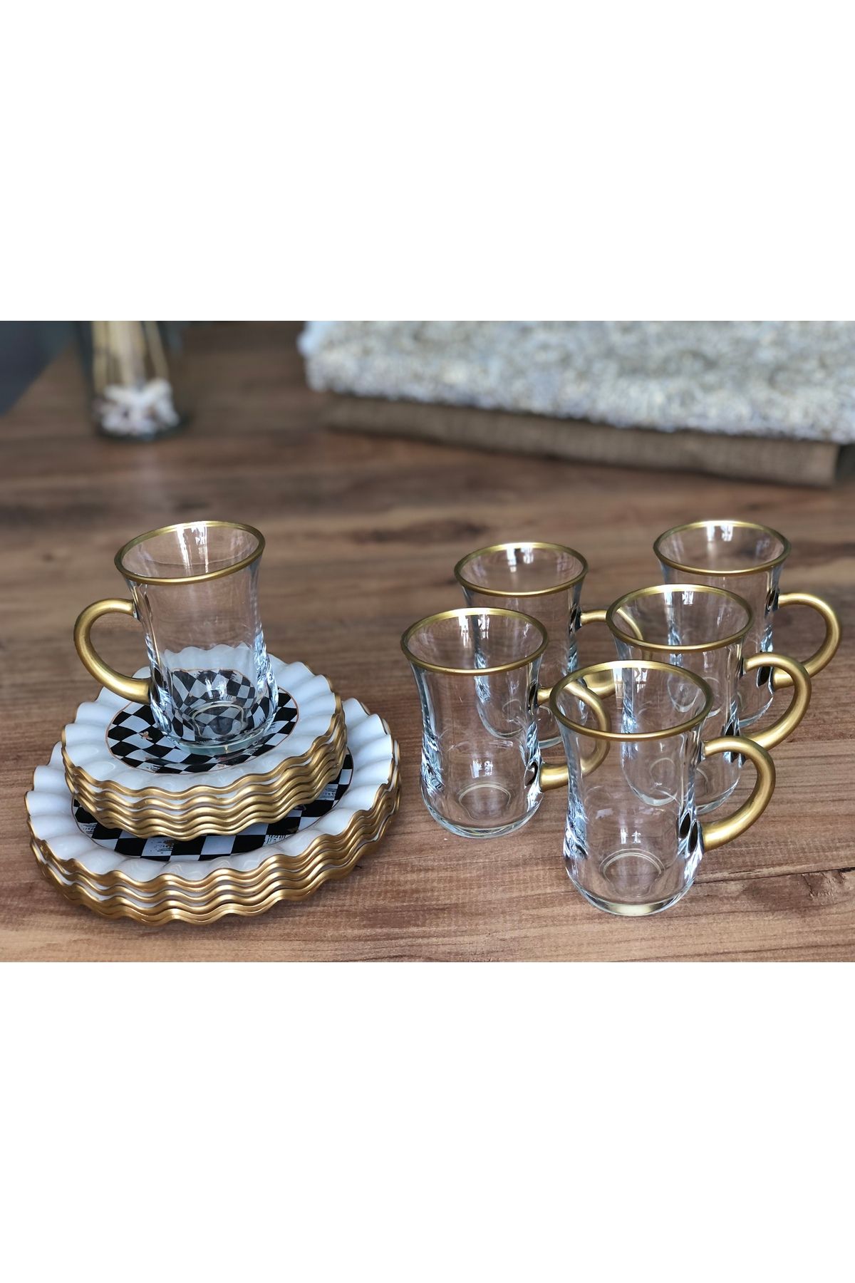 B&M Dama Desenli Kıvrımlı 18 Parça Çay Keyfi Seti (Kulplu Bardak)
