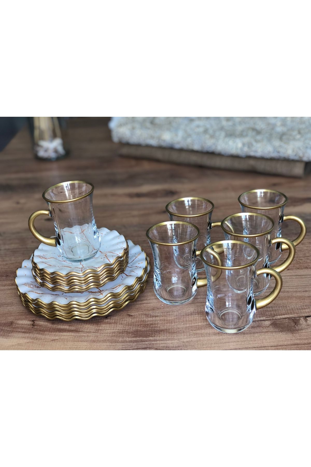 B&M Beyaz Mermer Desenli Kıvrımlı 18 Parça Çay Keyfi Seti (Kulplu Bardak)