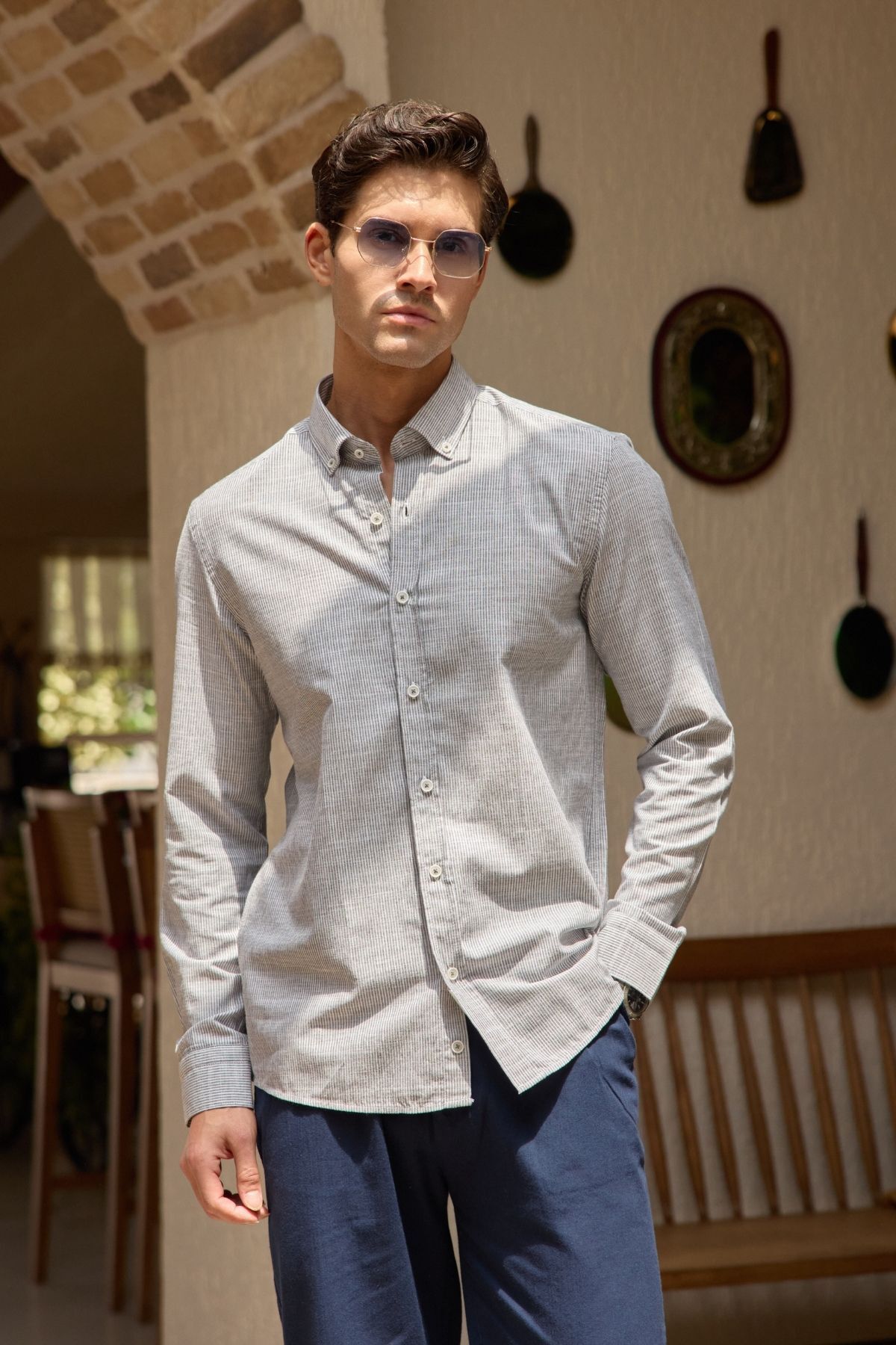 Livio Ferri Kure Erkek Gömlek Modern Slim Fit Keten Görünümlü İnce ve Sık Çizgili Doku