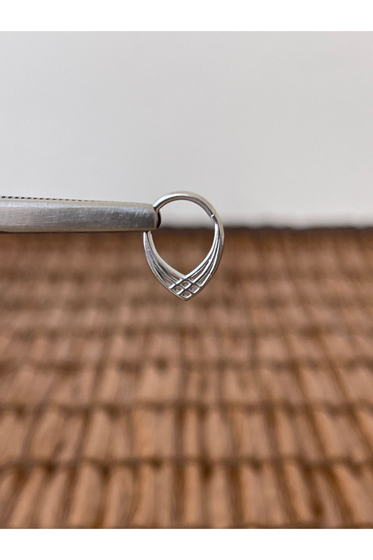 Rupen Kraft 316 L Cerrahi Çelik Anti Alerjik Piramit Model 8 mm x 1.2mm Kilitli Halka Piercing