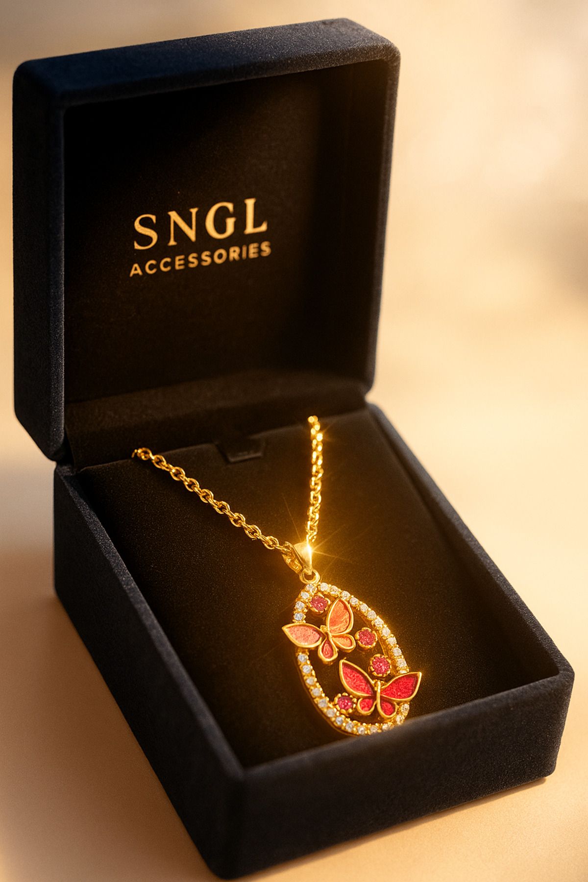 SNGW Gold Zincirli Pembe Kelebekli Damla Kolye – Kadın Takı Hediyesi