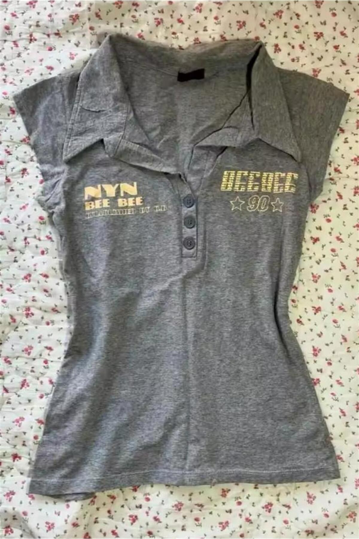 Karakedi Gri Melanj Nyn Bee Bee Düğmeli Yakalı Y2K Kısa Kollu Crop