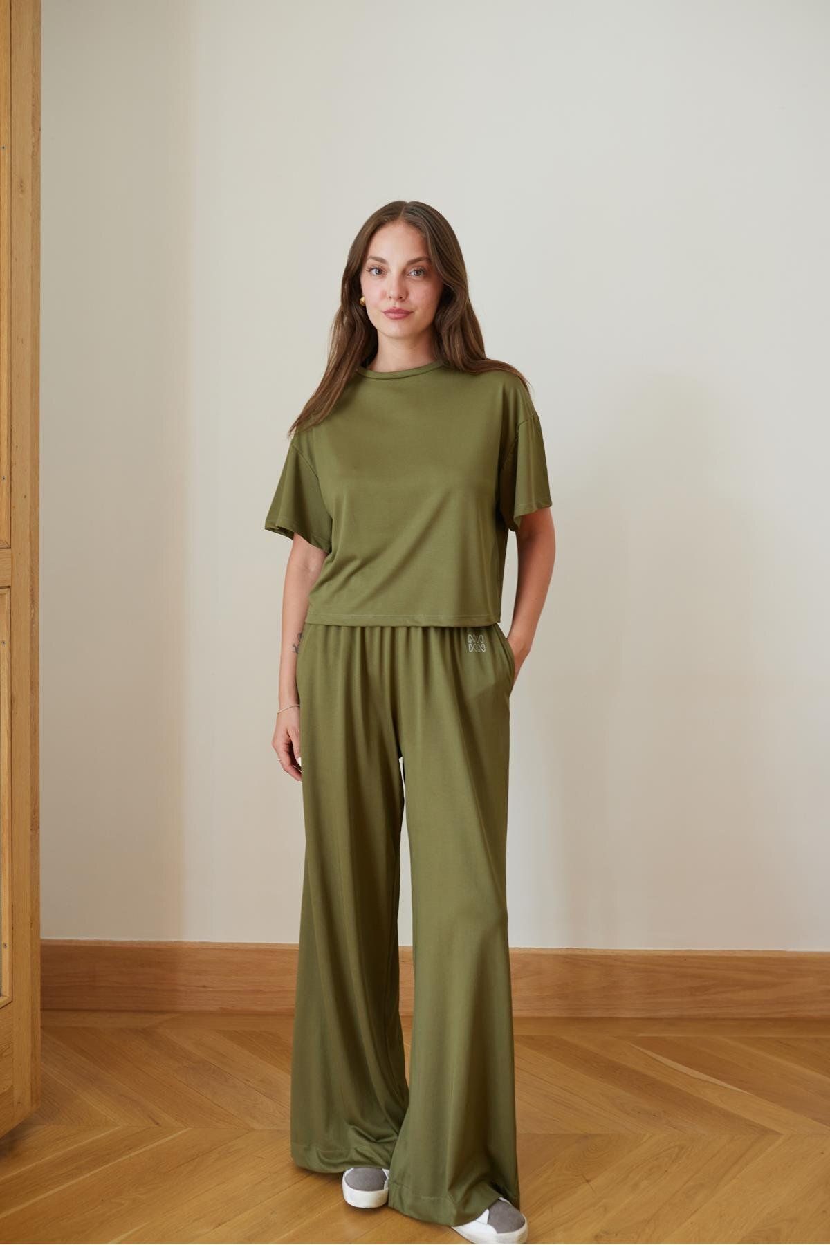 Askı Tekstil Haki Yumuşak Dokulu Bol Kesim Beli Lastikli Pantolon Ve T-Shirt Takım