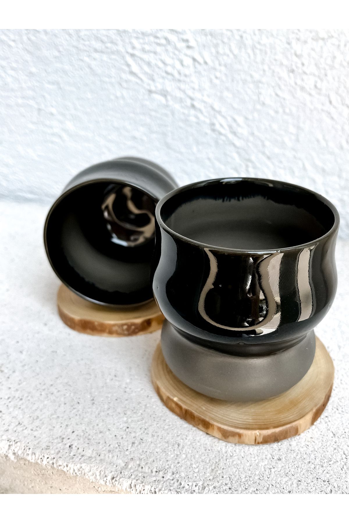 Atölye Nana El Yapımı Siyah Stoneware İkili Kulpsuz Filtre Kahve Fincanı Ve Ahşap Altlık