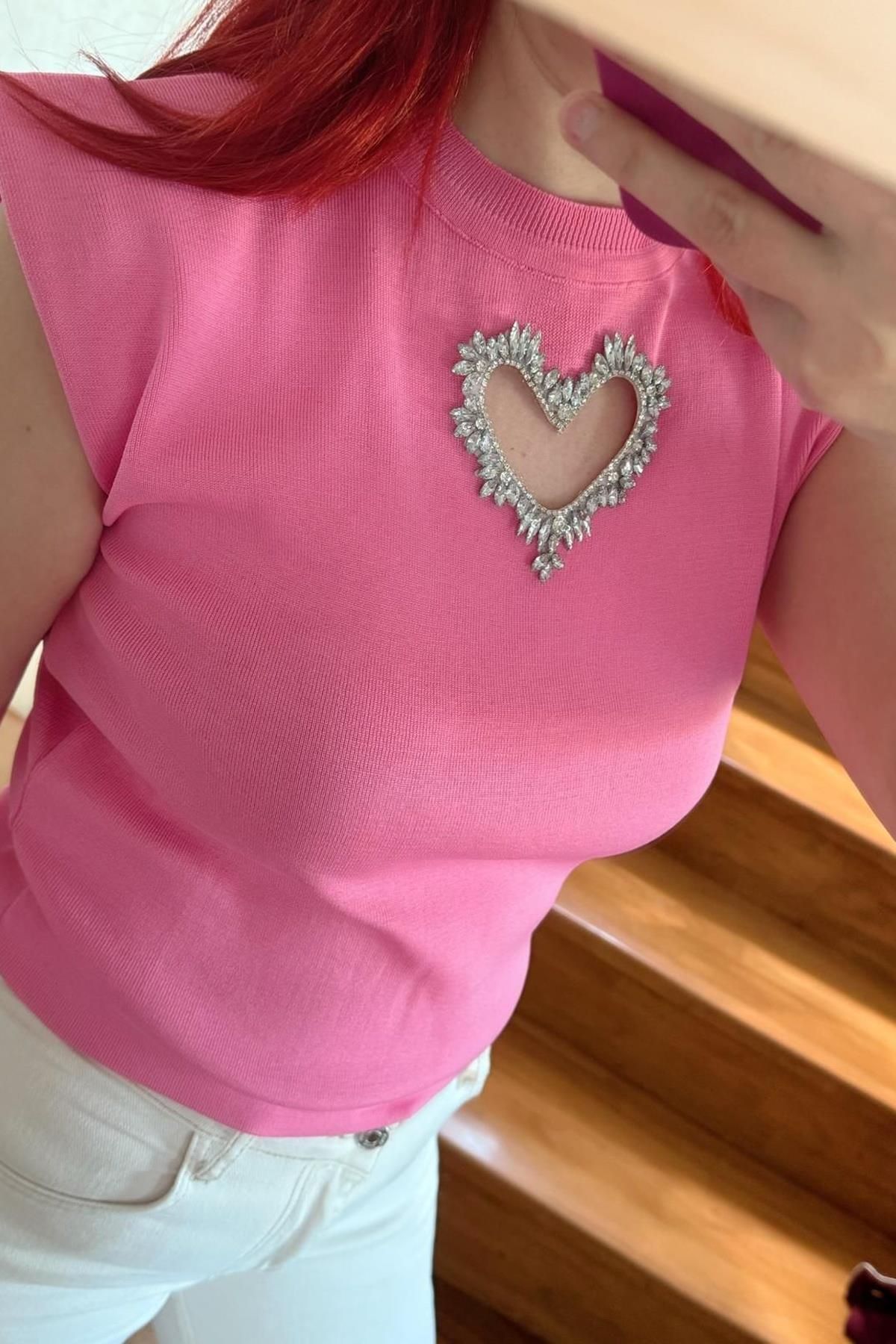 Derya butik Pembe Taş İşlemeli Kalp Detaylı Tişört