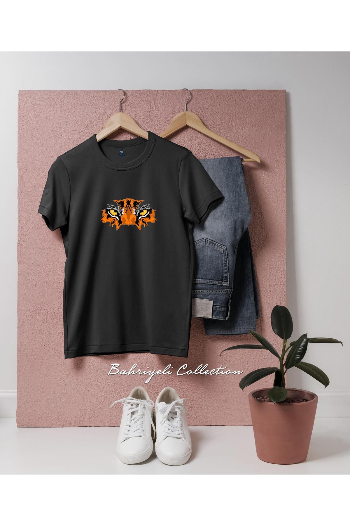 bahriyeli.jpeg Oversize Lion Drawining eyes orange Tasarımlı Unisex T-Shirt