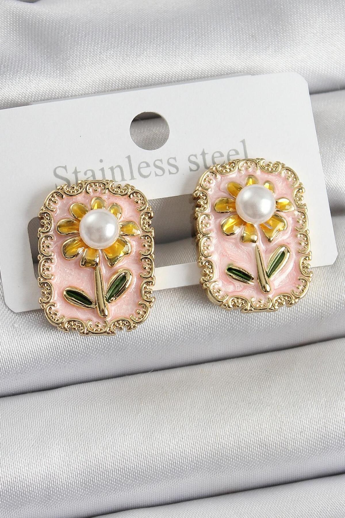 AfraBeauty 925 Ayar Pembe Mineli Papatya Figürlü Sanatsal Portre Model Gold Renk Kadın Küpe