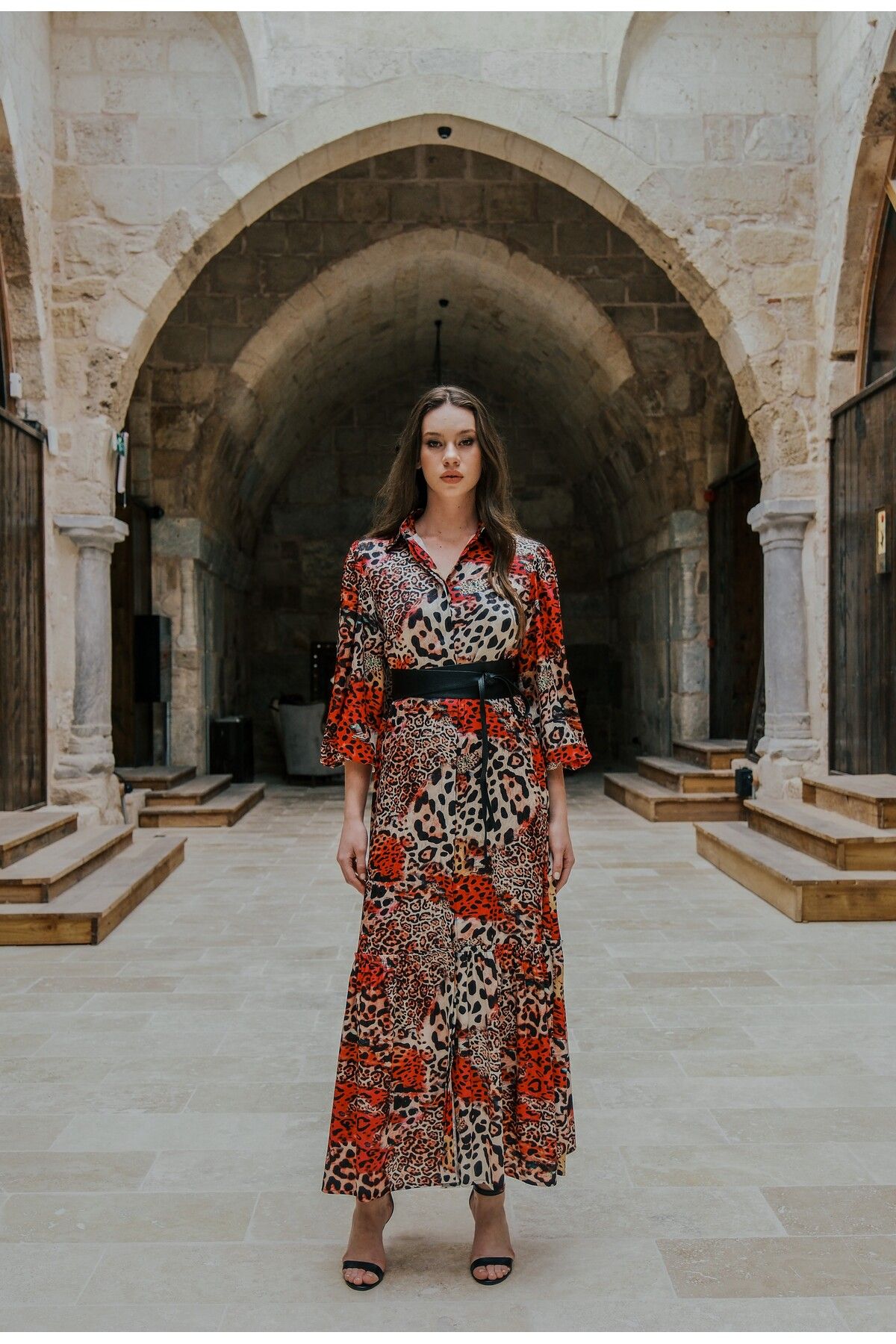 Esra Semiz İPEK JAKAR KIRMIZI LEOPAR ELBİSE