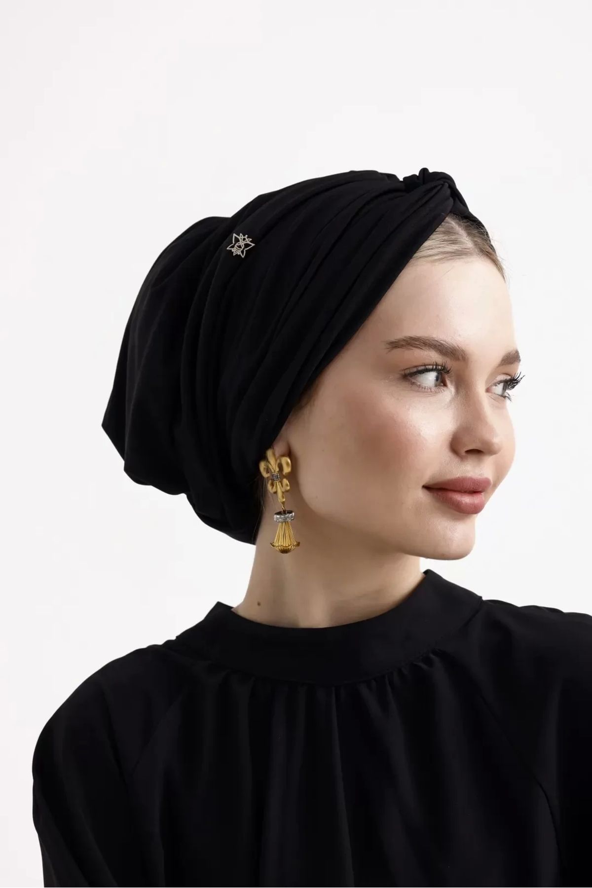 ladrans Sisre Burgulu Dolgusuz Günlük Bone Siyah