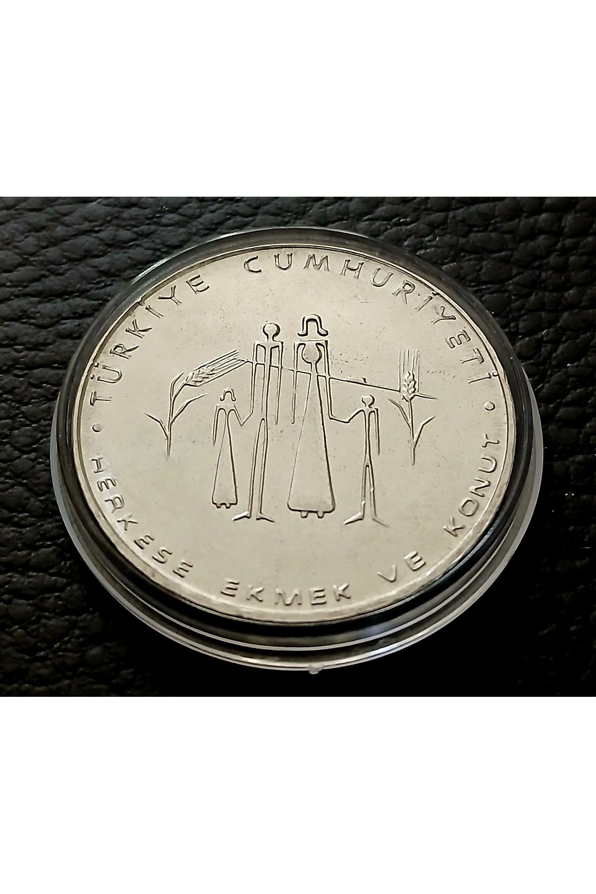 DÜZGÜN TİCARET 1977 Herkese Ekmek Ve Konut 2.5 Lira Hatıra Para Kapsül İçinde Çil