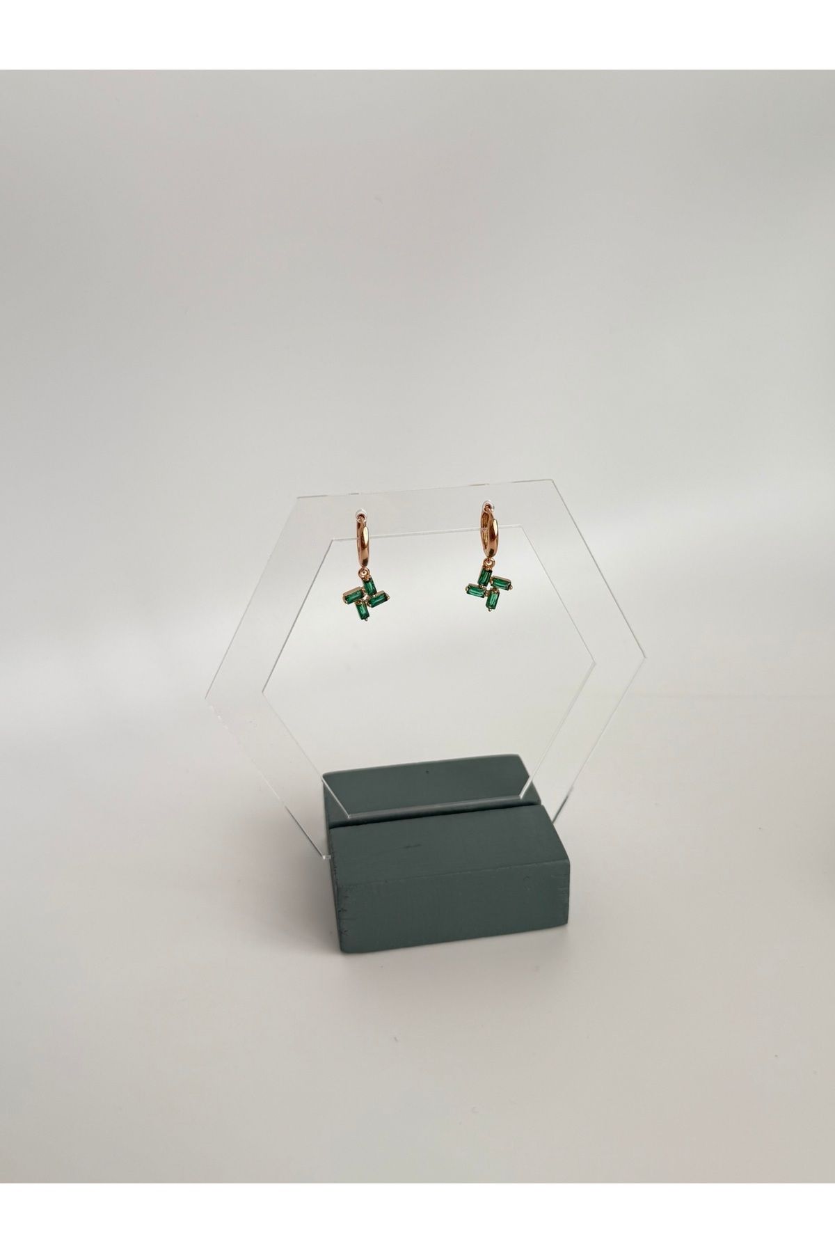 Laquila Jewellery Zümrüt Zirkon Taş Çelik Küp
