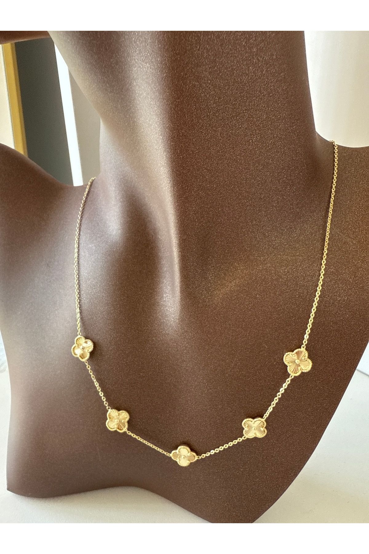 ACCESSORYHUB “Altın Renkli Dört Yaprak Yonca Motifli Kadın Kolye”