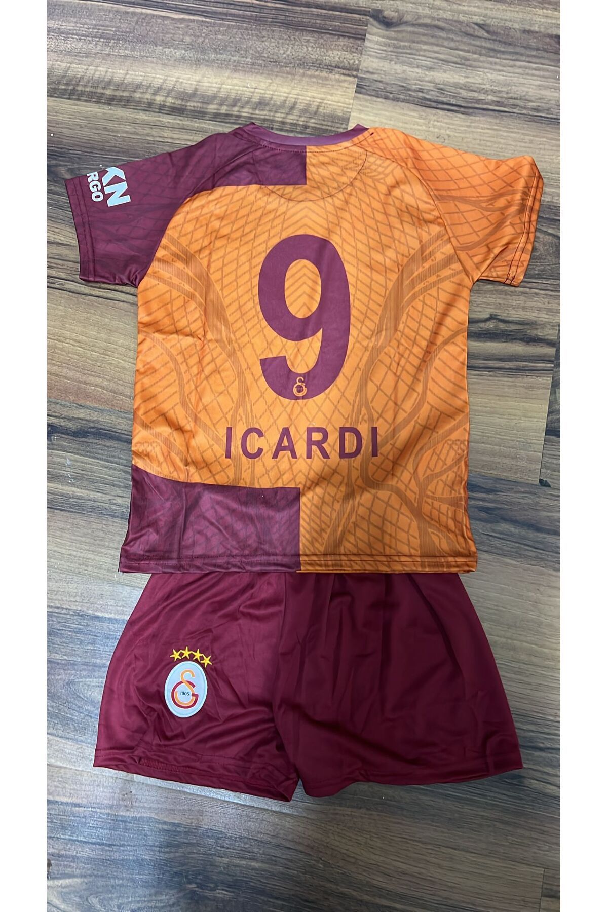 Marka Extra GALAtAsArA'y-BORDO ŞORT ÇOCUK Futbol Forması 4.LÜ SET FORMA ŞORT ÇORAP BİLEKLİK İC'ARDİ 9