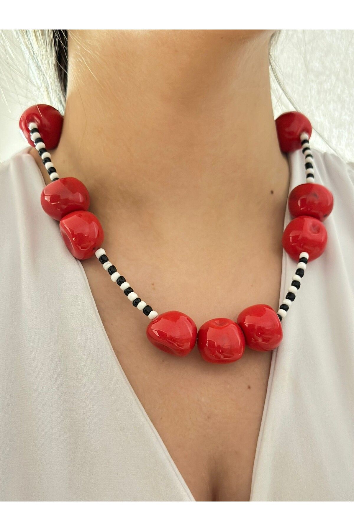 MyladyAccessoriess Elma Ve Siyah Beyaz Detaylı Kolye