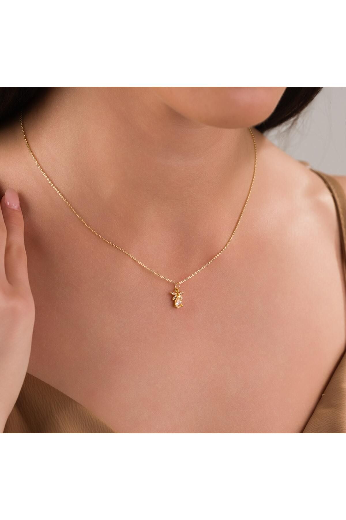 HOBİSY GIFT SHOP Ateş Böceği Figürlü Zirkon Taşlı Altın Kaplama Çelik Kadın Kolye – Zarif ve Minimalist Tasarım