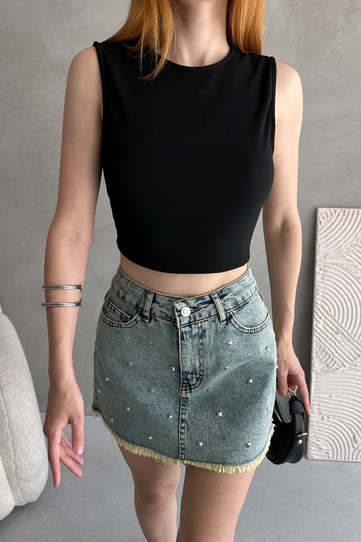 Fav Style Kadın Bisiklet Yaka Kolsuz Sırtı Kemer Detaylı Crop Bluz Siyah
