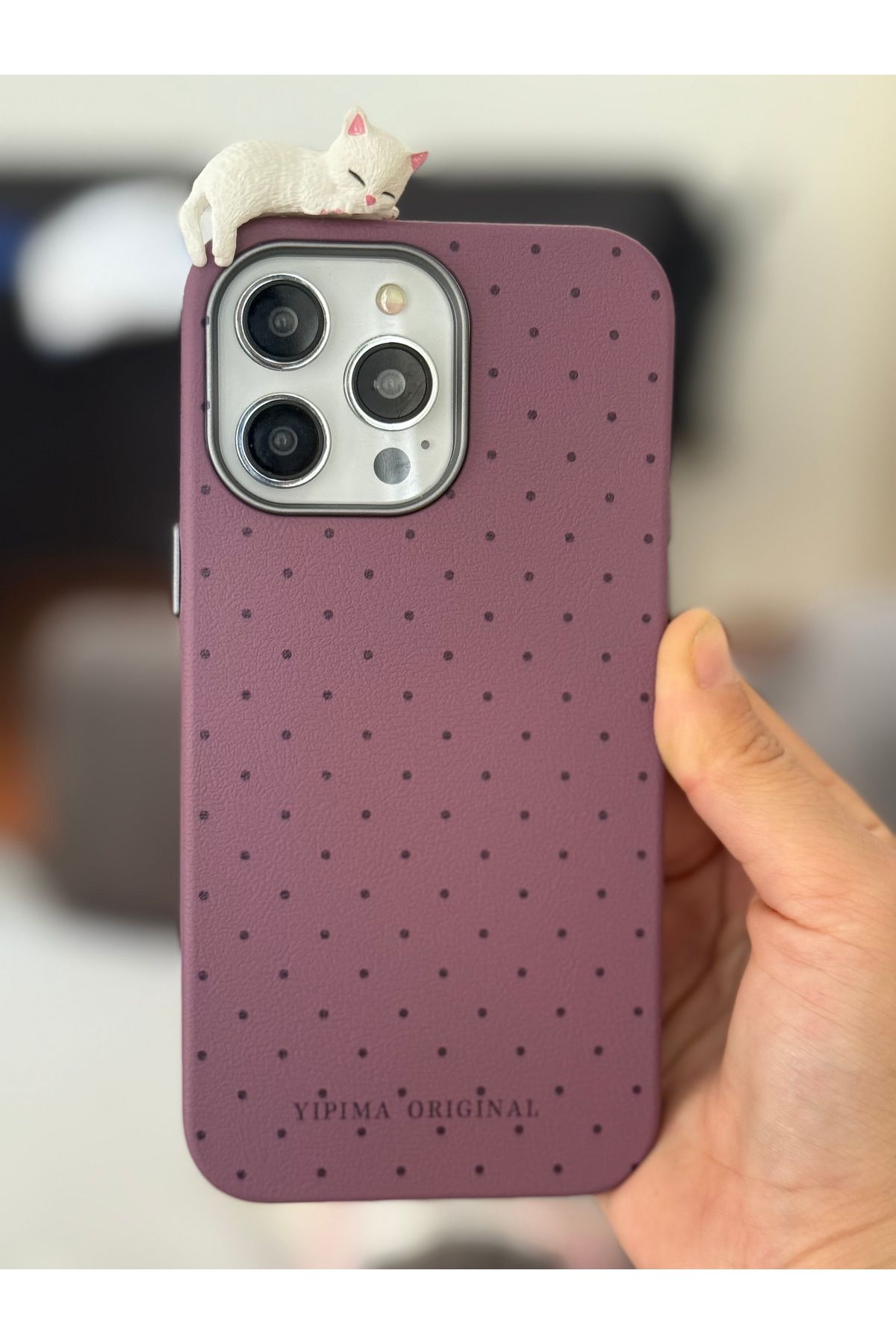 FİŞNEİLETİŞİM İPHONE 16 PRO UYUMLU 3D KEDİ DETAYLI DERİ GÖRÜNÜMLÜ MOR KILIF (İÇİ KADİFE)