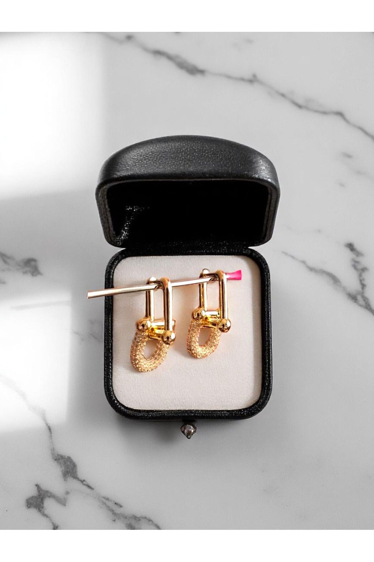 CLOVER JEWELRY Zirkon Taşlı Çelik Tiff Küpe – Işıltılı ve Şık Tasarım